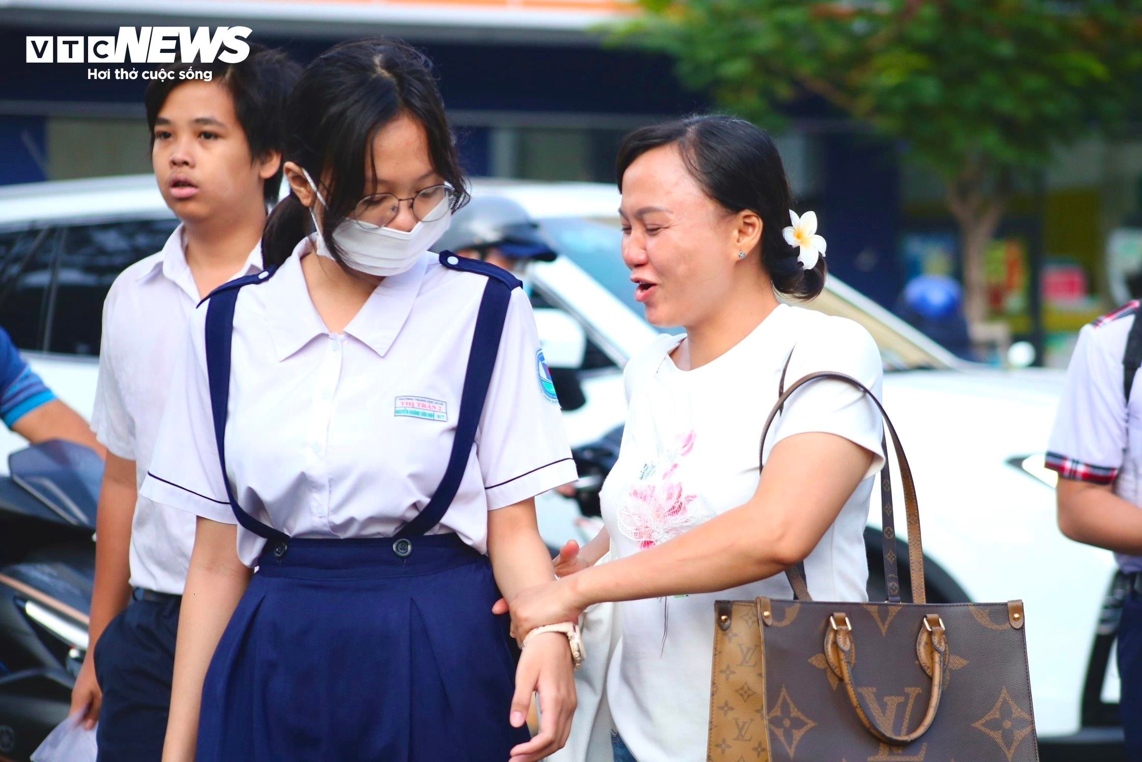 Gần 100.000 thí sinh TP.HCM thi môn đầu tiên vào lớp 10 - 5