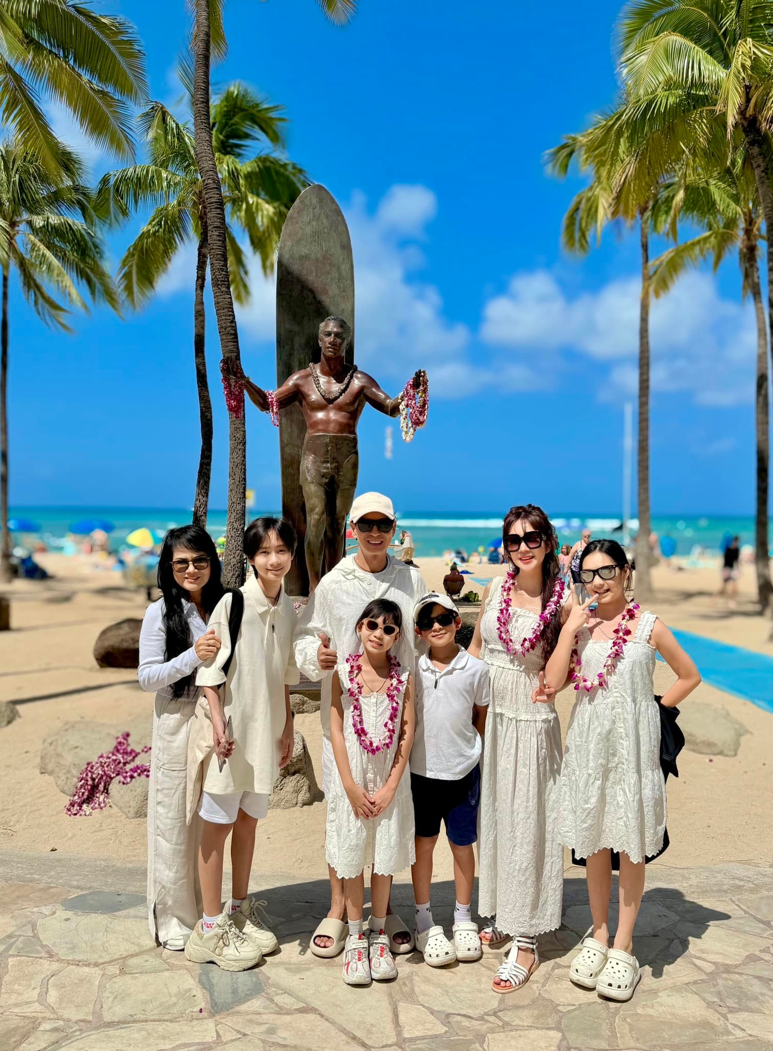 Sao Việt 8/6: Hồng Nhung trẻ trung ở tuổi 54, Hoa hậu Ý Nhi làm thiện nguyện - 10