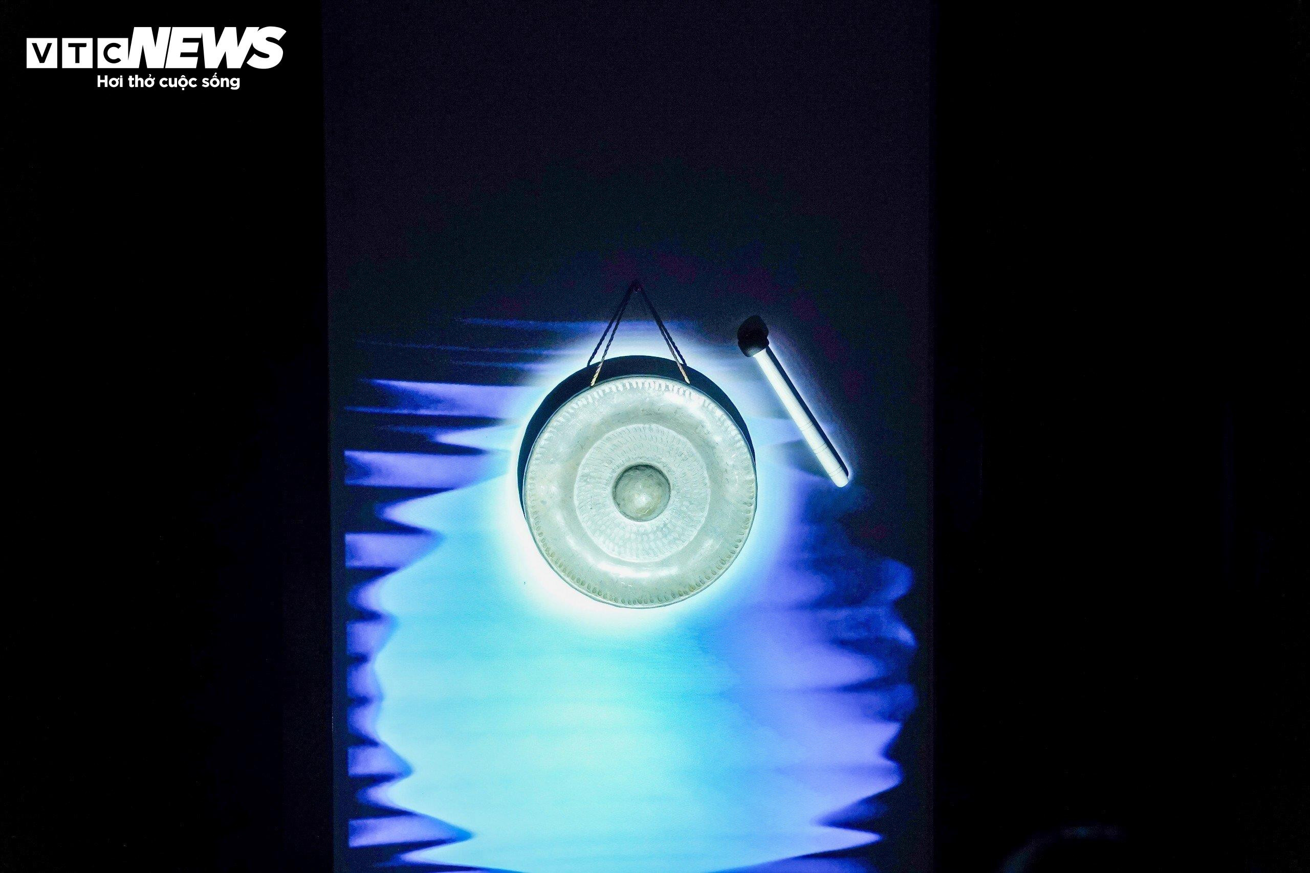 Nghệ sĩ Pháp mang 'cuộc dạo chơi ảo diệu' vào Hoàng cung nhà Nguyễn - 6