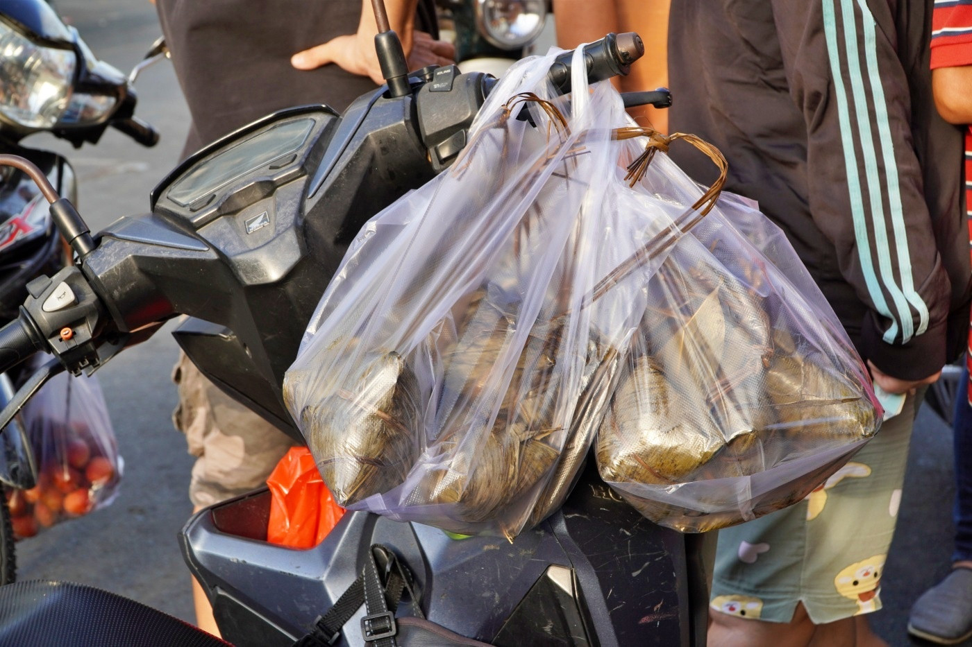 TP.HCM: Chen chân mua bánh đặc sản của người Hoa dịp Tết Đoan ngọ - 8