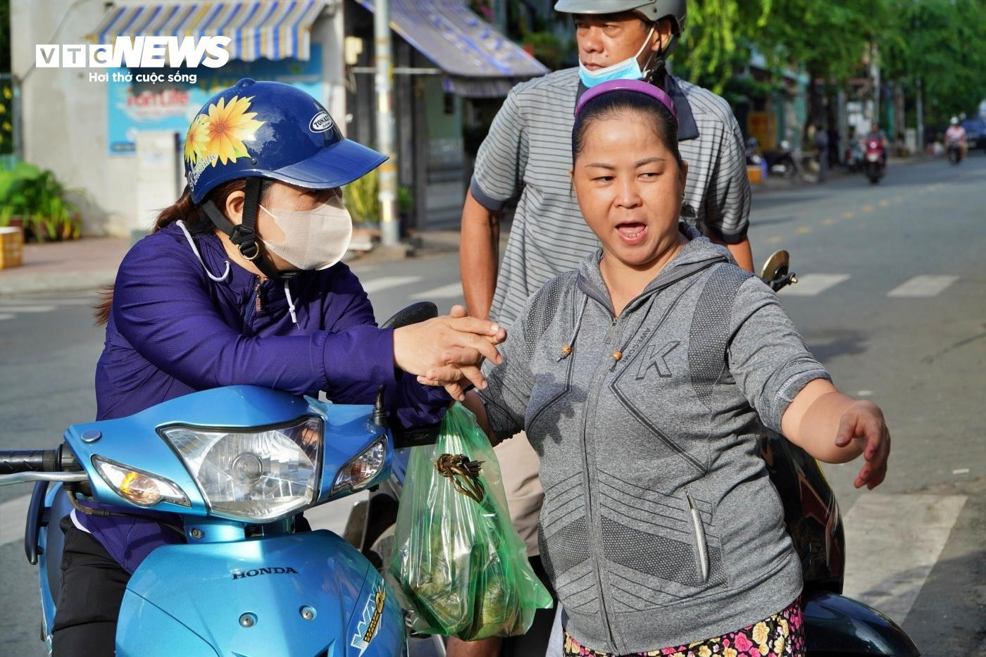 TP.HCM: Chen chân mua bánh đặc sản của người Hoa dịp Tết Đoan ngọ - 14