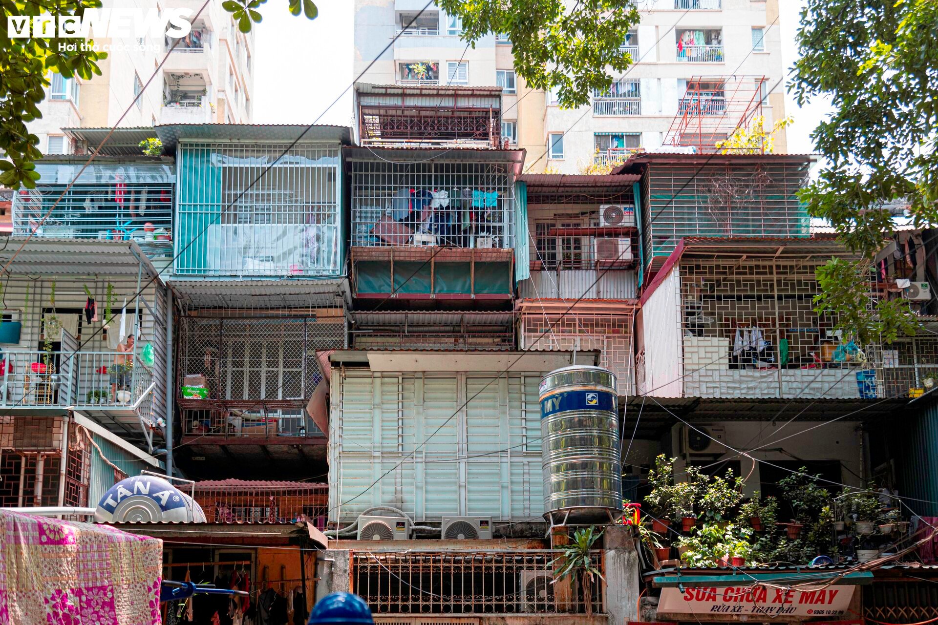 Ma trận chuồng cọp san sát ở Hà Nội: Những khung sắt nhốt người trong hỏa hoạn - 6