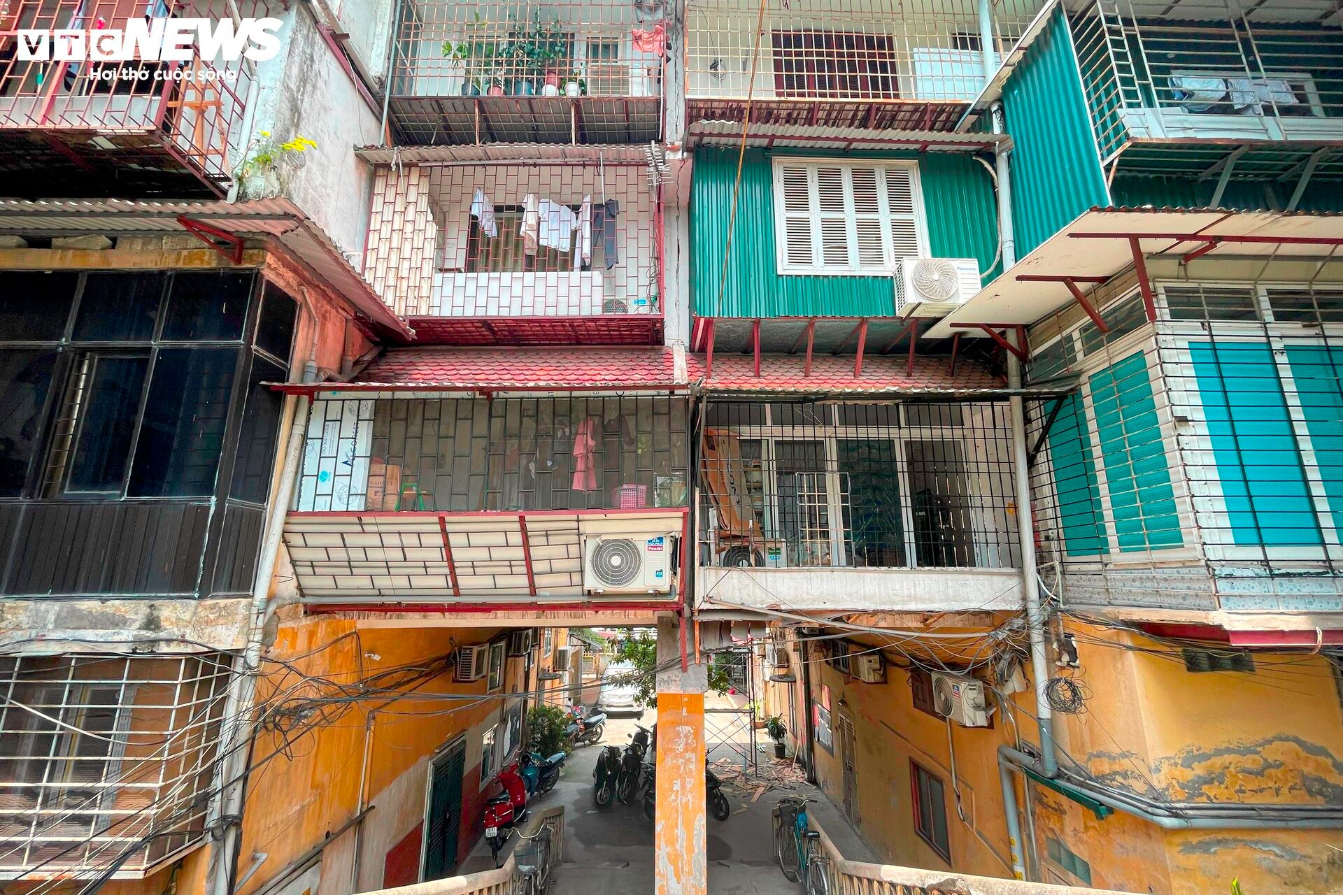 Ma trận chuồng cọp san sát ở Hà Nội: Những khung sắt nhốt người trong hỏa hoạn - 16