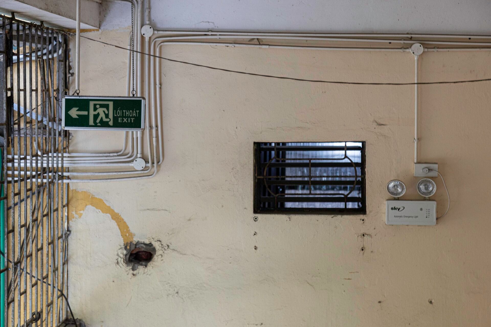 Ma trận chuồng cọp san sát ở Hà Nội: Những khung sắt nhốt người trong hỏa hoạn - 24