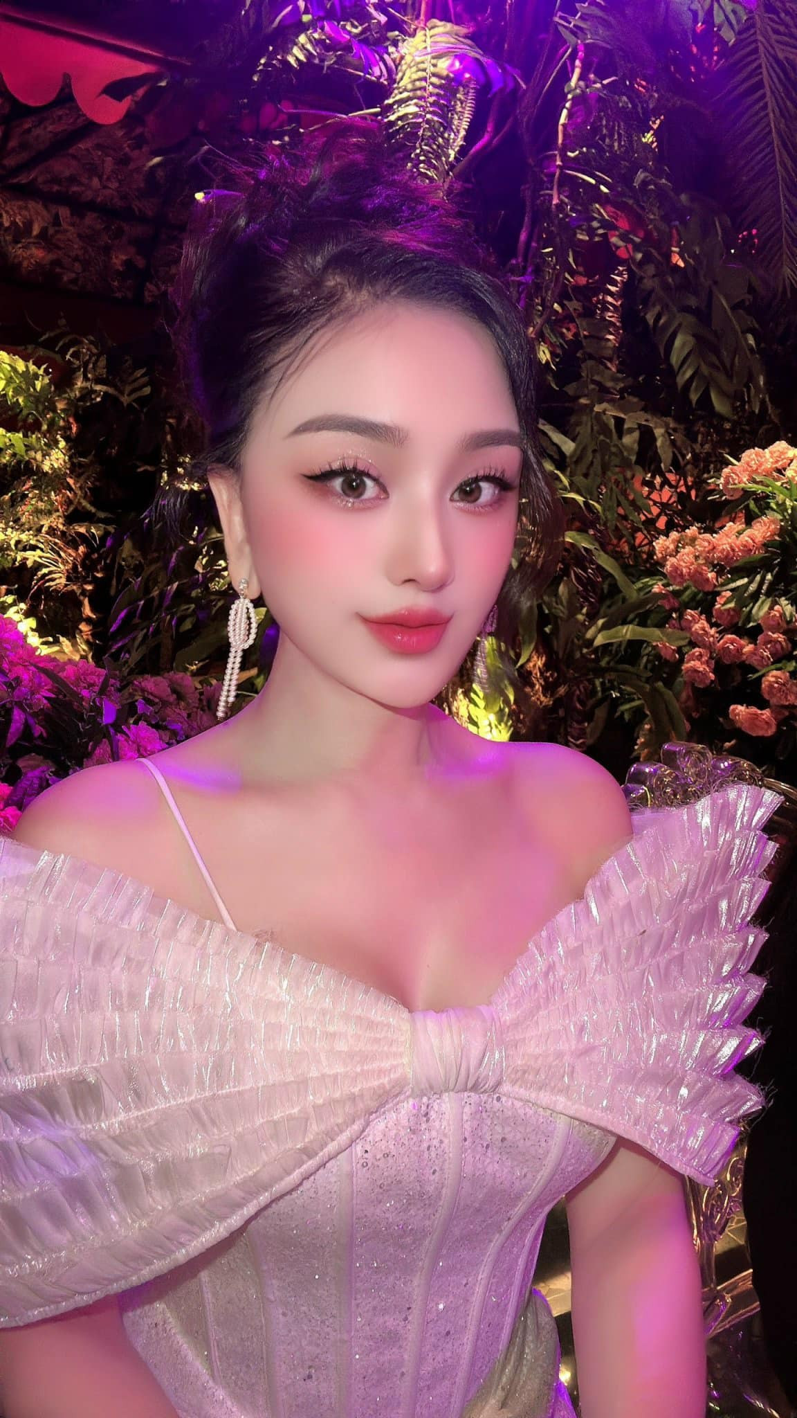 Sao Việt 21/6: Tăng Thanh Hà đẹp mặn mà, Mạnh Trường mừng sinh nhật vợ - 5