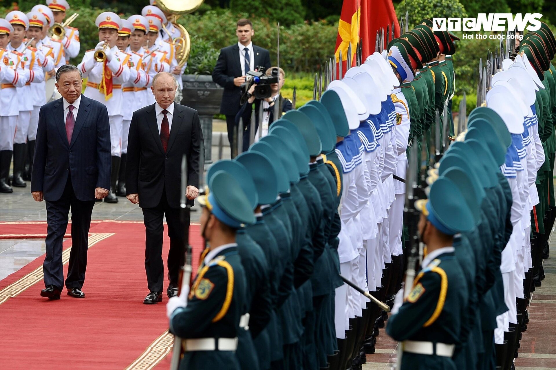 Chủ tịch nước Tô Lâm chủ trì Lễ đón Tổng thống Nga Putin - 1