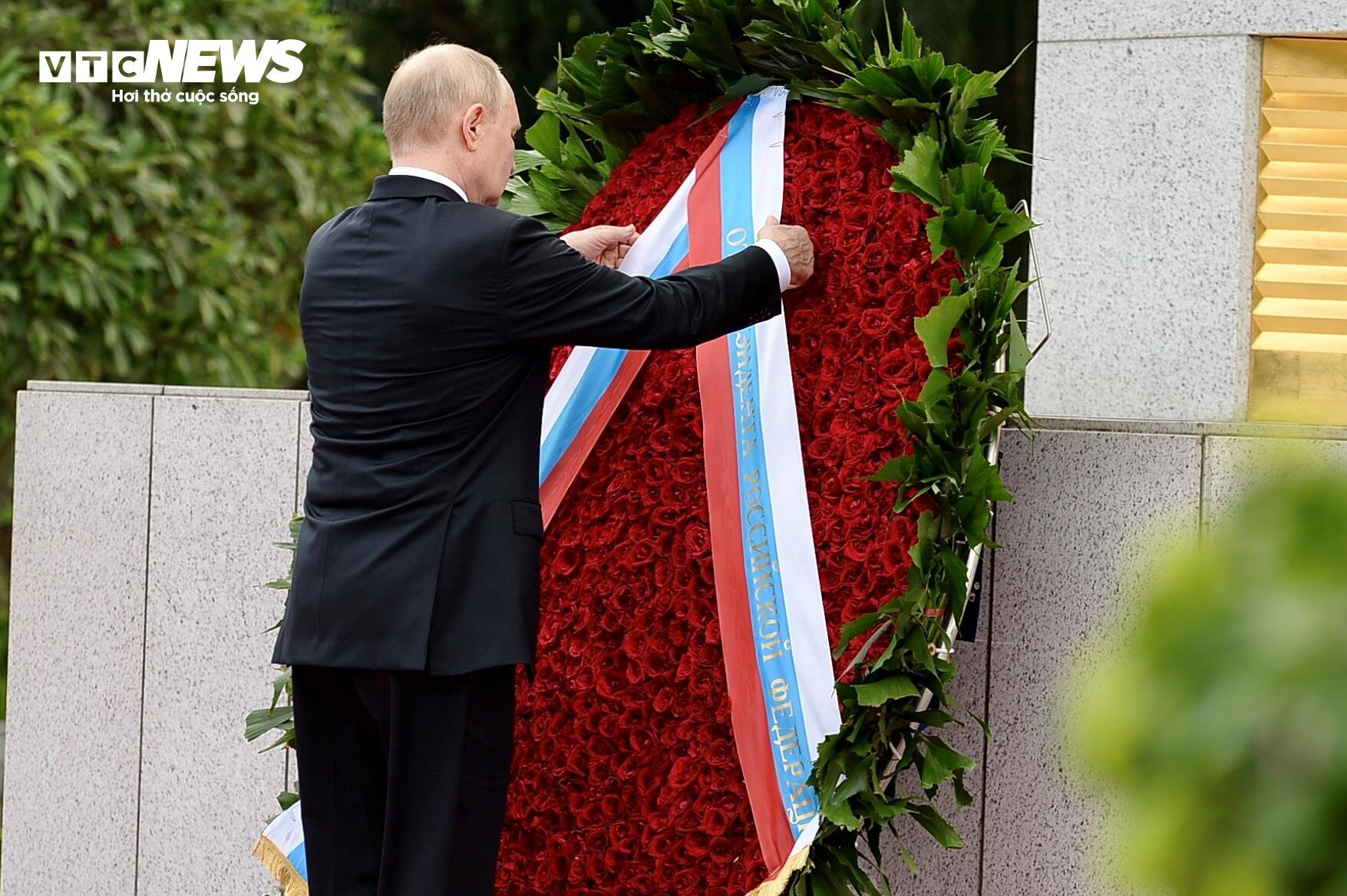 Tổng thống Nga Putin viếng Lăng Chủ tịch Hồ Chí Minh - 2