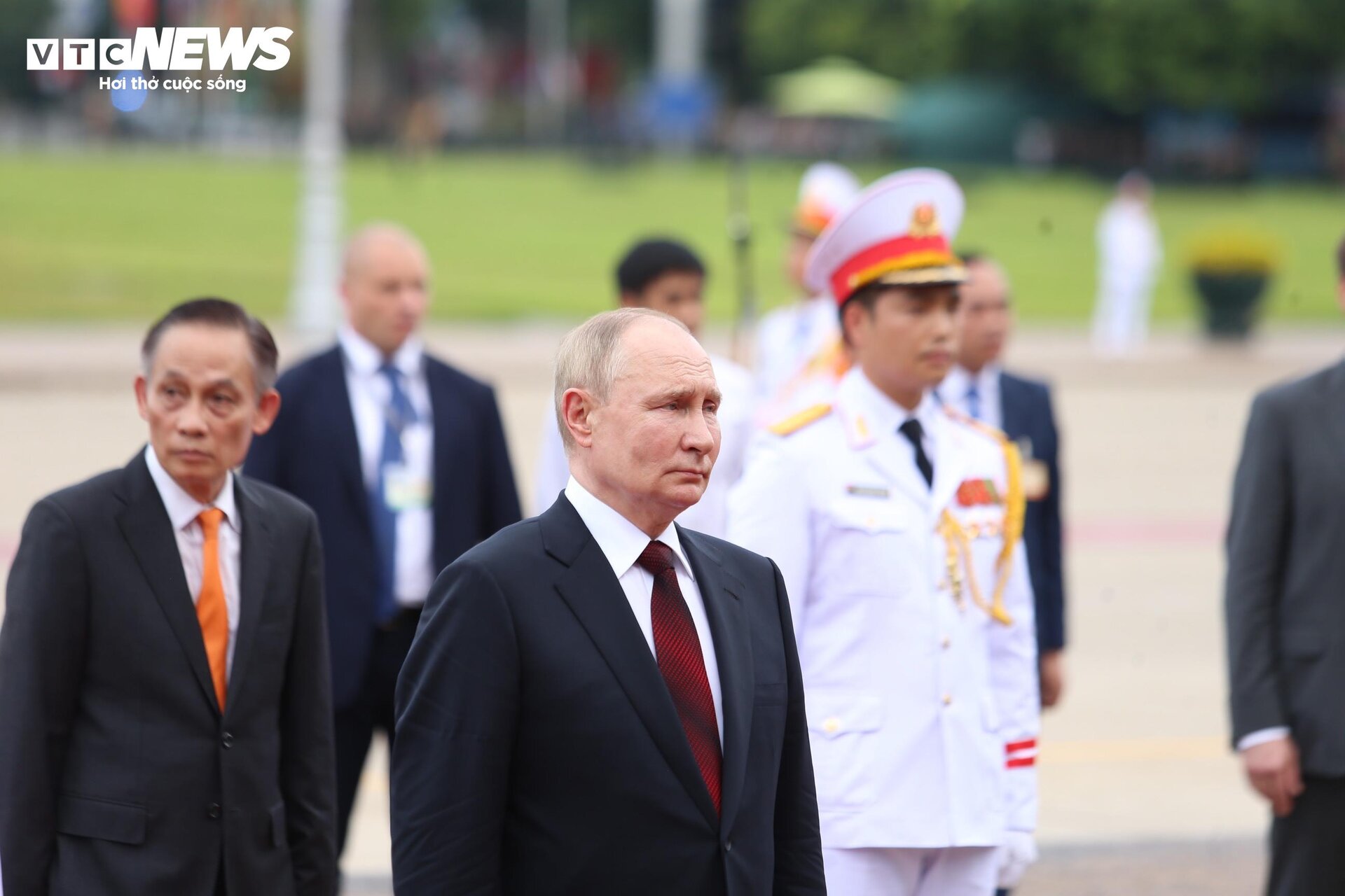 Tổng thống Nga Putin viếng Lăng Chủ tịch Hồ Chí Minh - 7