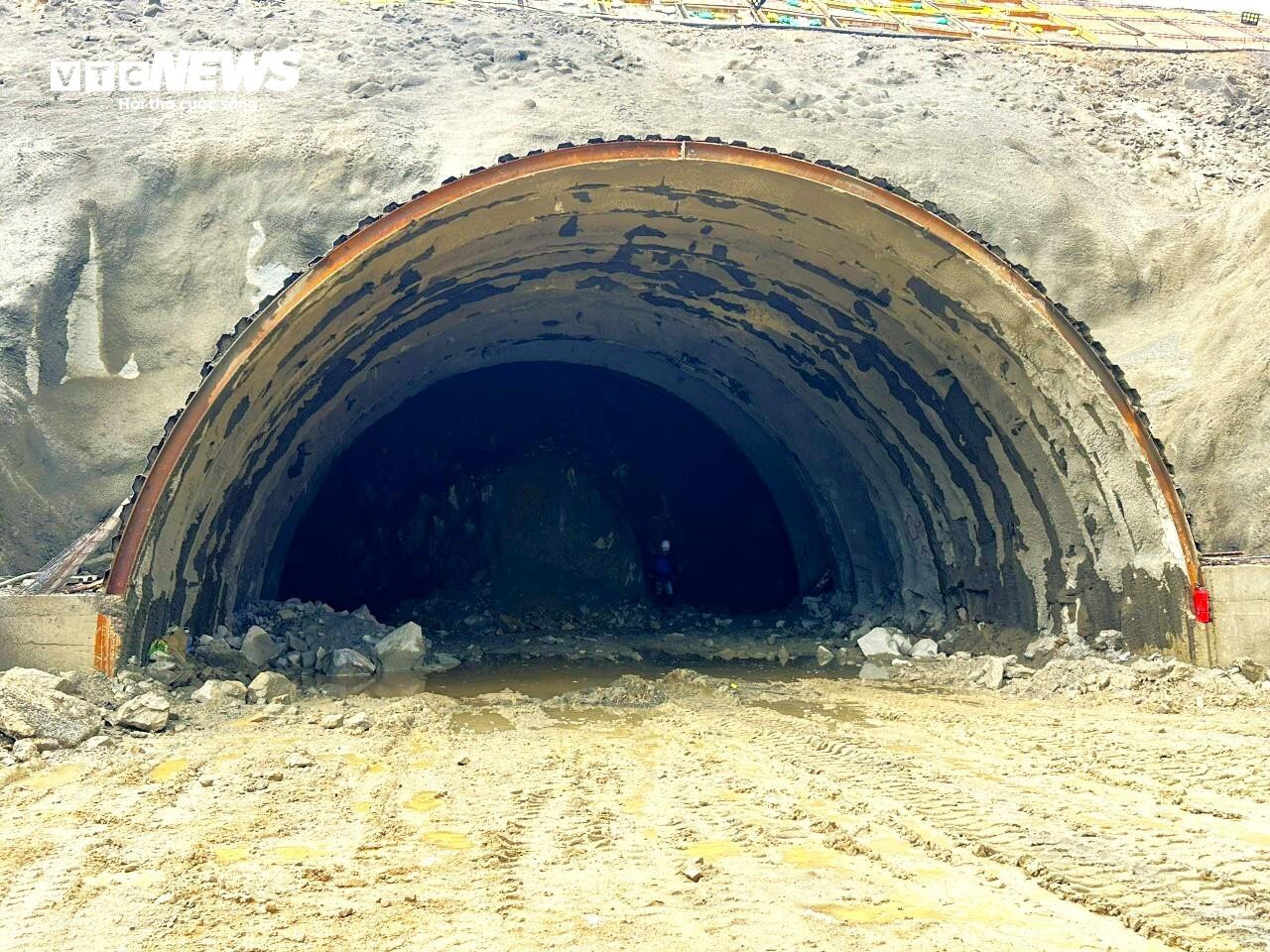 Cận cảnh thi công hầm Phượng Hoàng kết nối ‘rừng - biển’ - 4