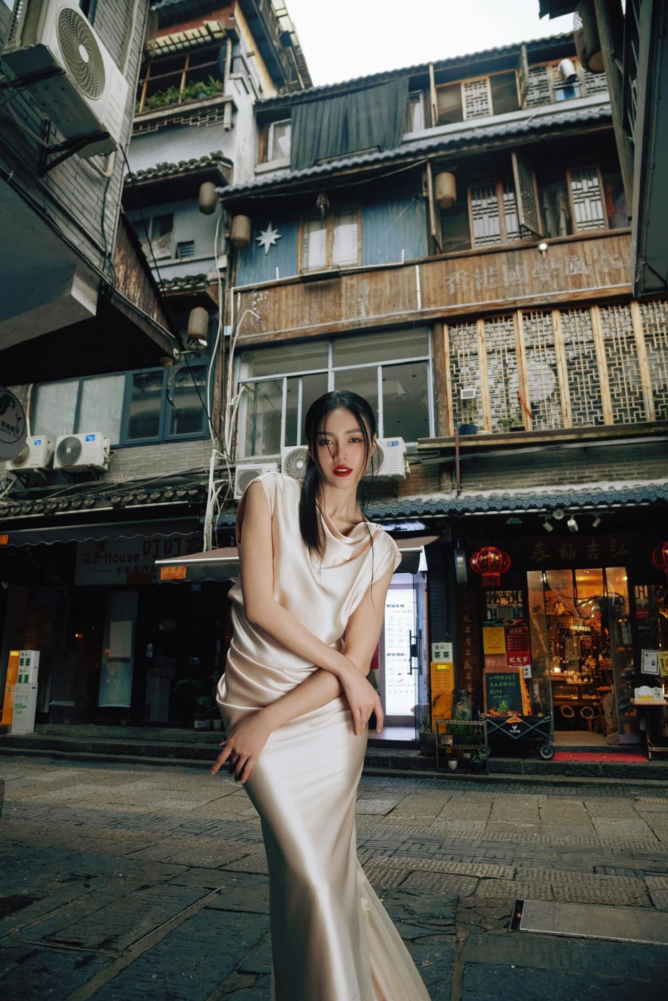 Sao Việt 24/6: Thanh Hằng diện bikini giữa tin đồn bầu bí, Chí Trung phong độ - 5