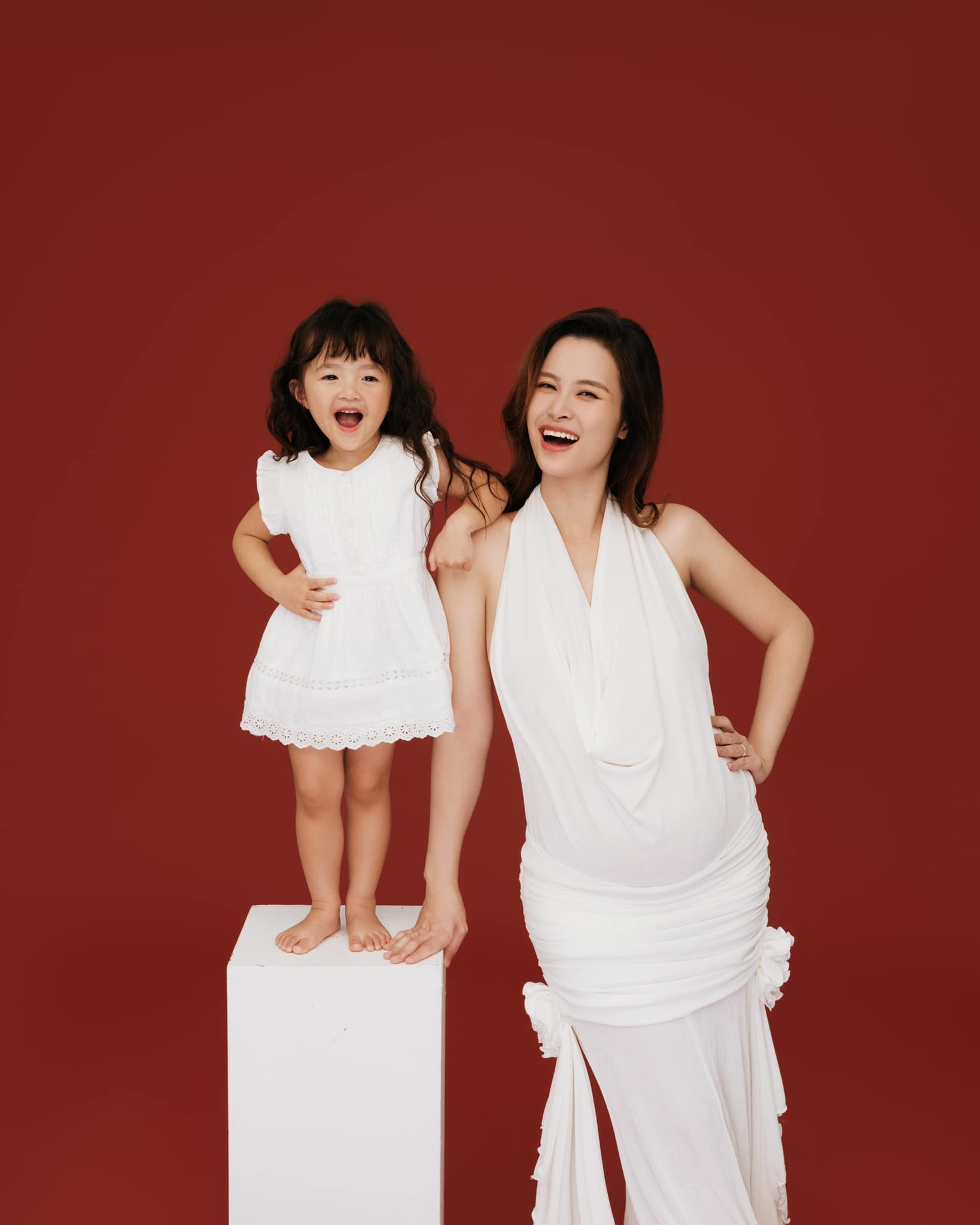 Sao Việt 23/6: Minh Hằng trẻ đẹp tuổi 37, 'nữ hoàng Wushu' khoe con gái - 4