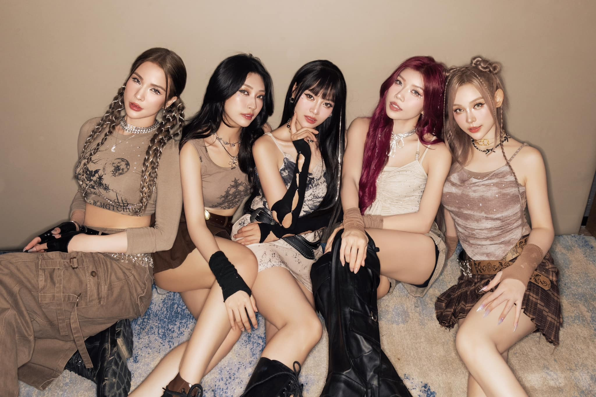 Sao Việt 23/6: Minh Hằng trẻ đẹp tuổi 37, 'nữ hoàng Wushu' khoe con gái - 13