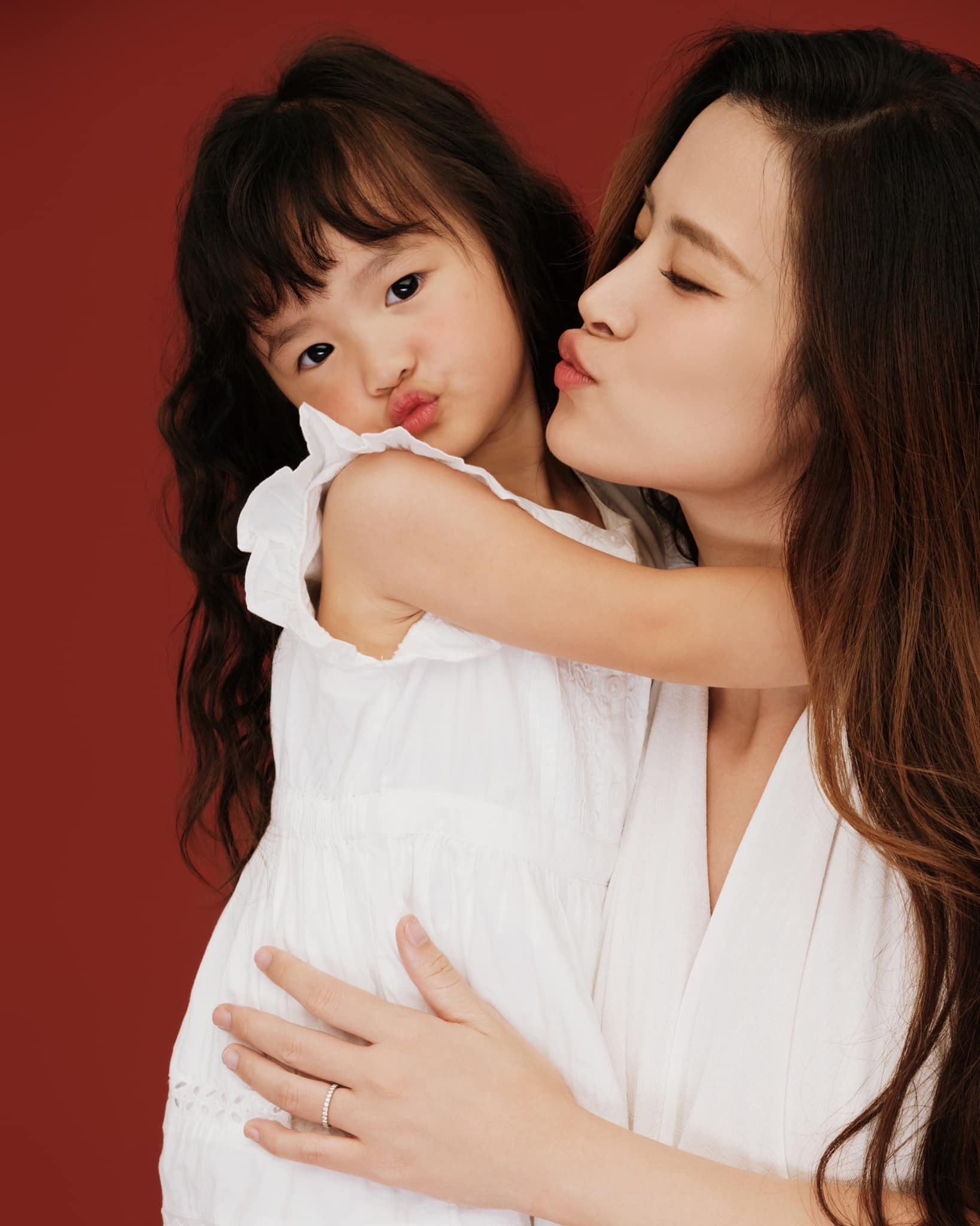 Sao Việt 23/6: Minh Hằng trẻ đẹp tuổi 37, 'nữ hoàng Wushu' khoe con gái - 7