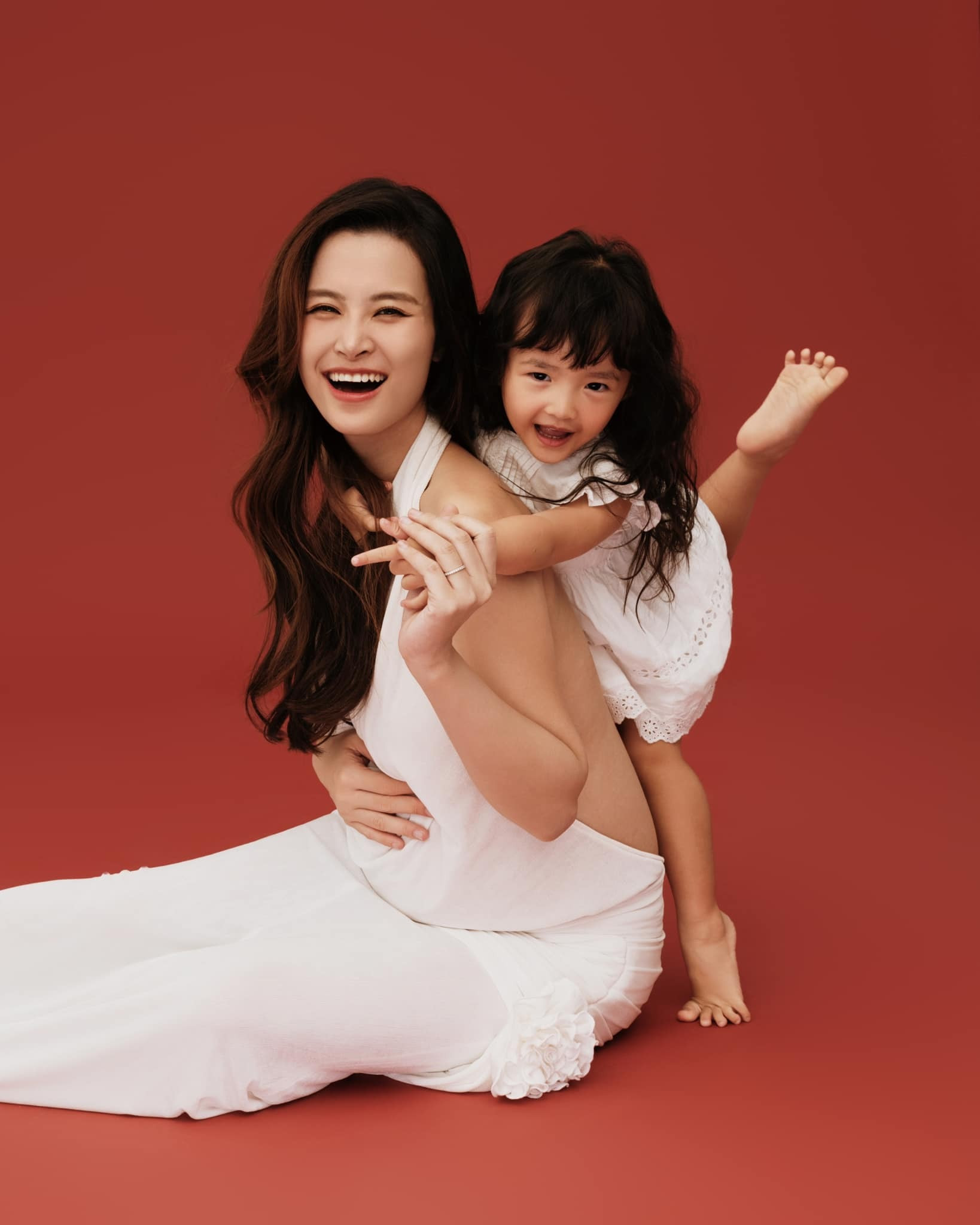 Sao Việt 23/6: Minh Hằng trẻ đẹp tuổi 37, 'nữ hoàng Wushu' khoe con gái - 5