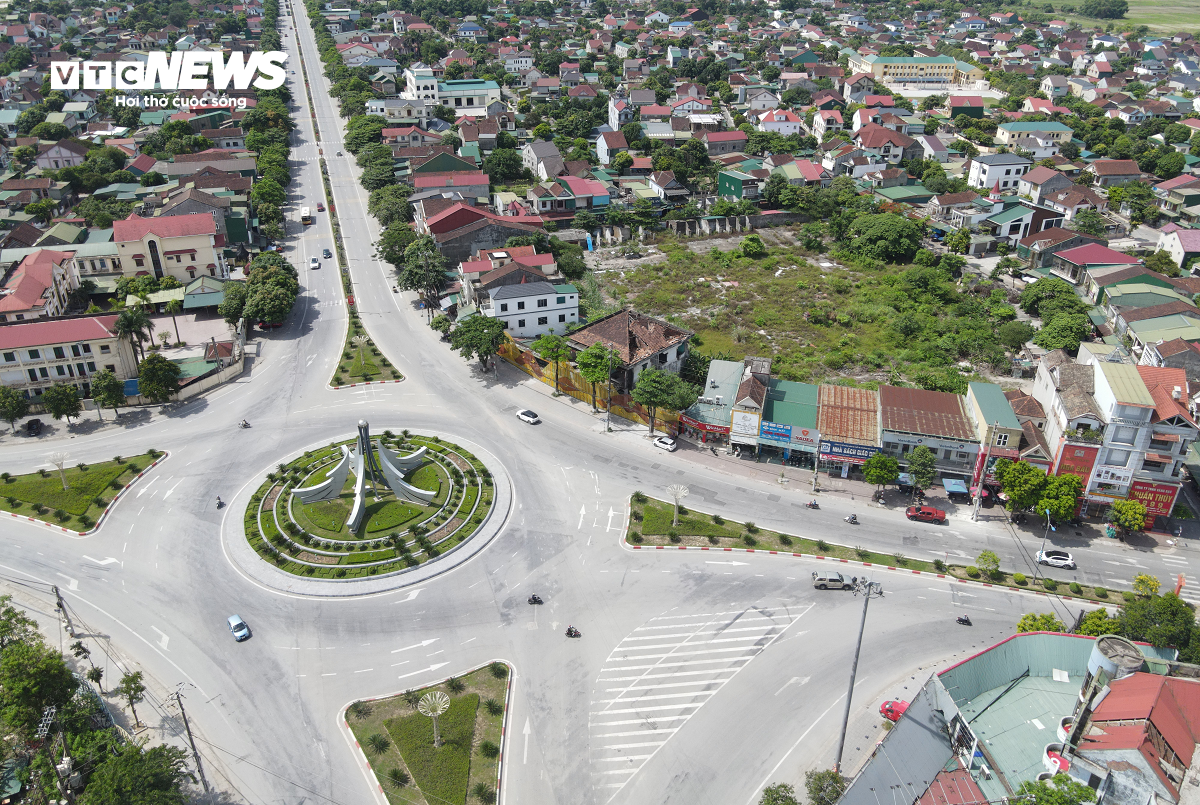 Nhếch nhác những khu ‘đất vàng’ bị bỏ hoang ở Hà Tĩnh  - 16