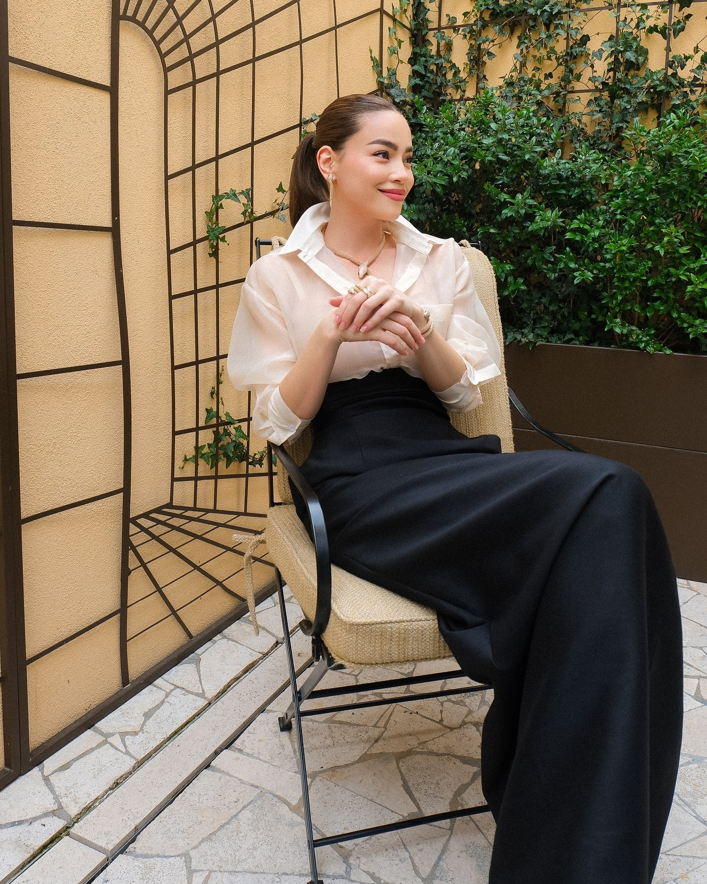 Sao Việt 27/6: Hoa hậu Ý Nhi vai trần gợi cảm, Nhã Phương muốn làm ca sĩ - 9