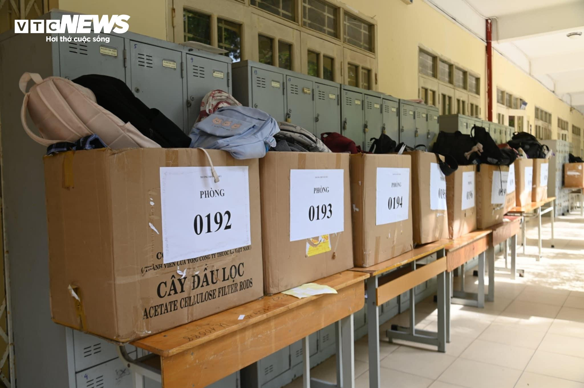 Hơn 1 triệu thí sinh làm thủ tục thi tốt nghiệp THPT 2024 - 13