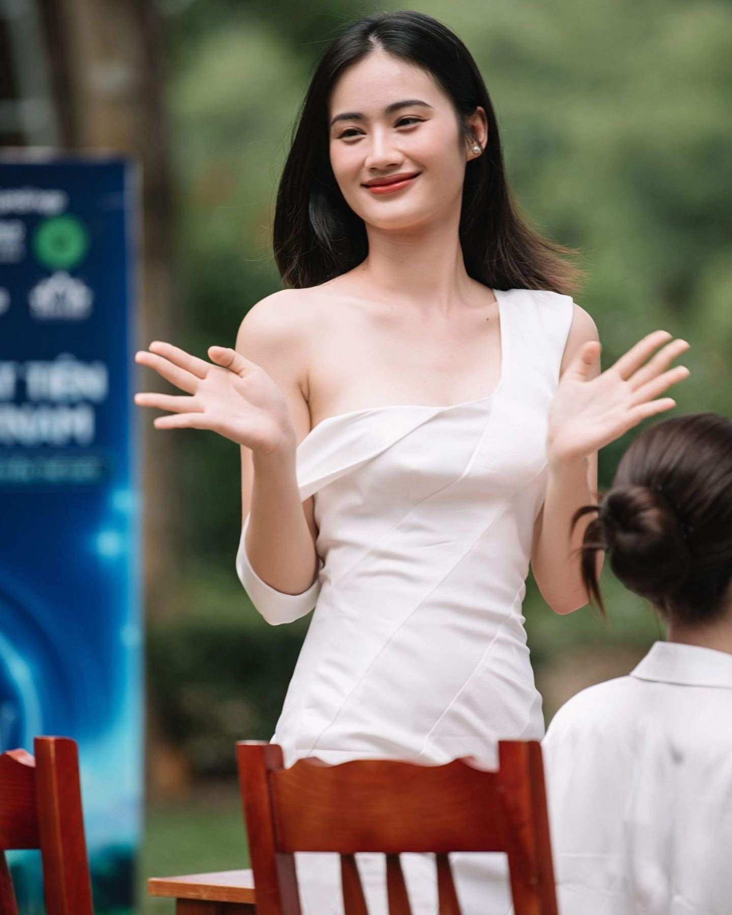 Sao Việt 27/6: Hoa hậu Ý Nhi vai trần gợi cảm, Nhã Phương muốn làm ca sĩ - 3