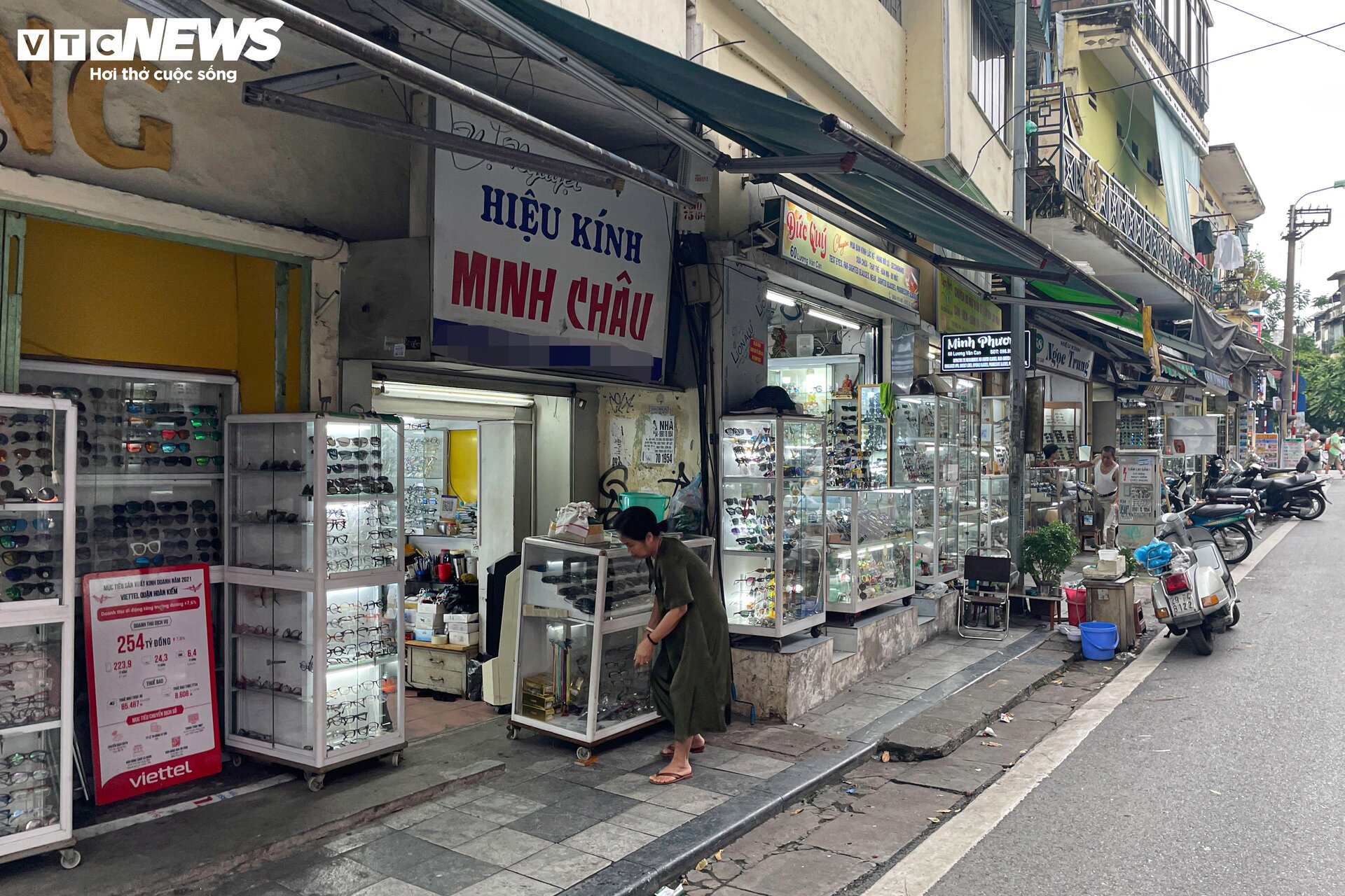 Những mặt bằng kinh doanh siêu nhỏ, siêu đắt ngự trên đất vàng Hà Nội - 2