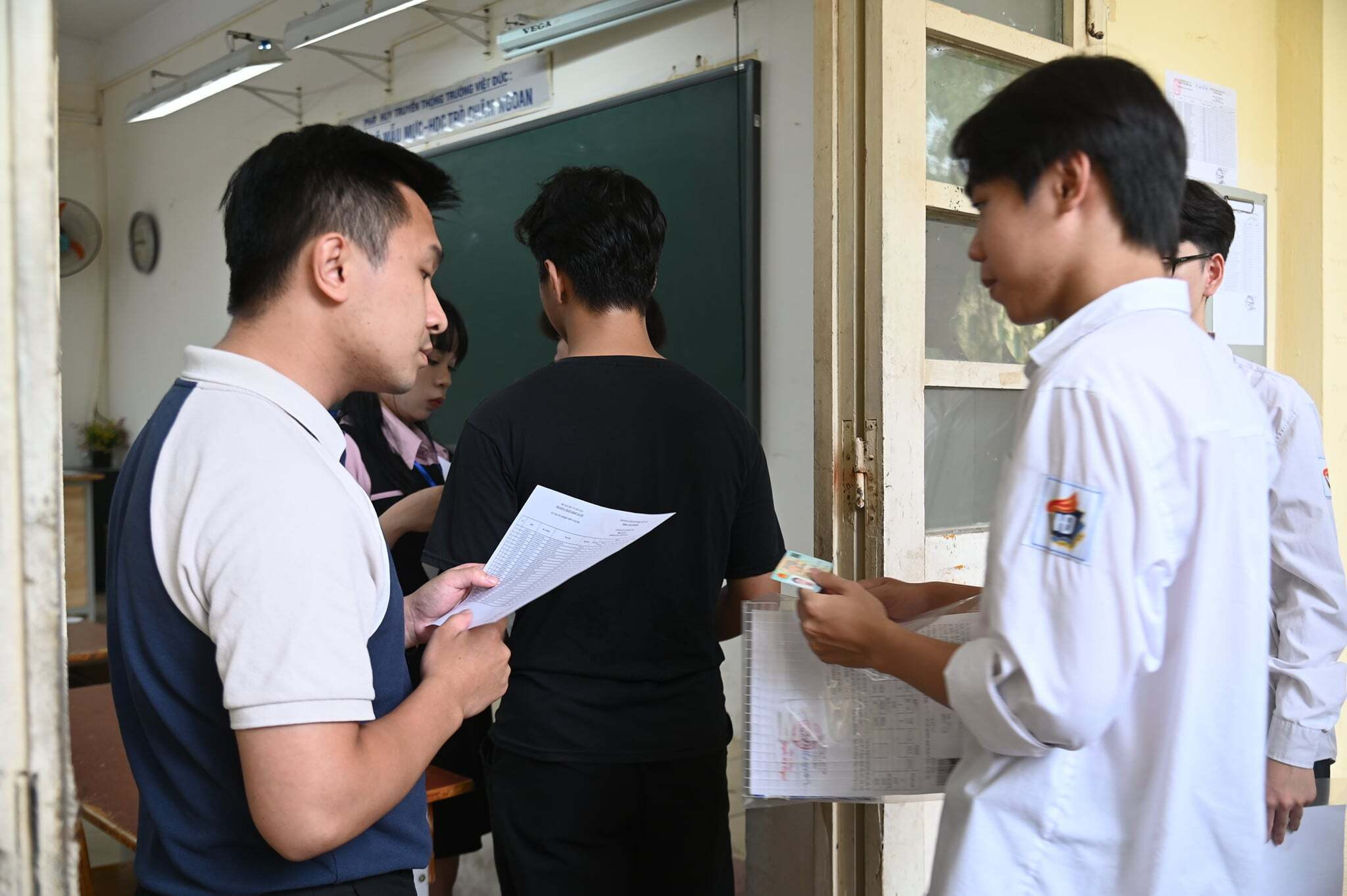 Hơn 1 triệu thí sinh làm thủ tục thi tốt nghiệp THPT 2024 - 11