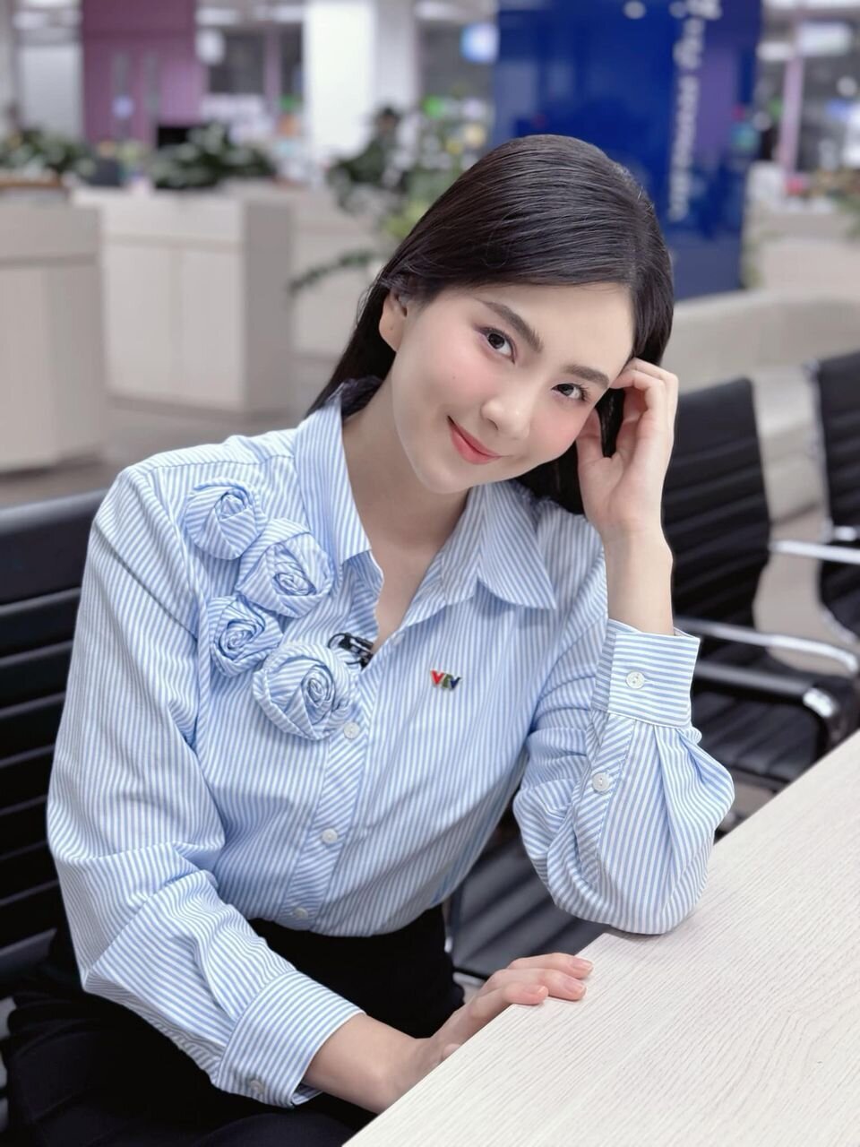Sao Việt 28/6: Sam đẹp rạng ngời sau sinh, Thanh Lam trẻ trung bên bạn trai - 9