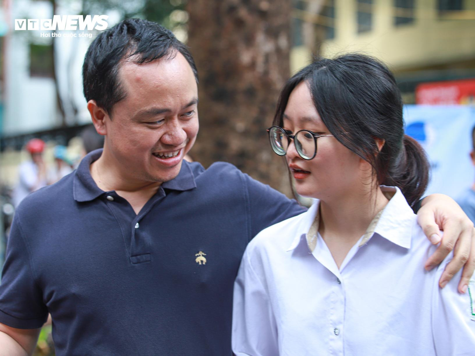 Nam sinh ăn mừng như ngôi sao bóng đá sau khi hoàn thành môn Văn - 5