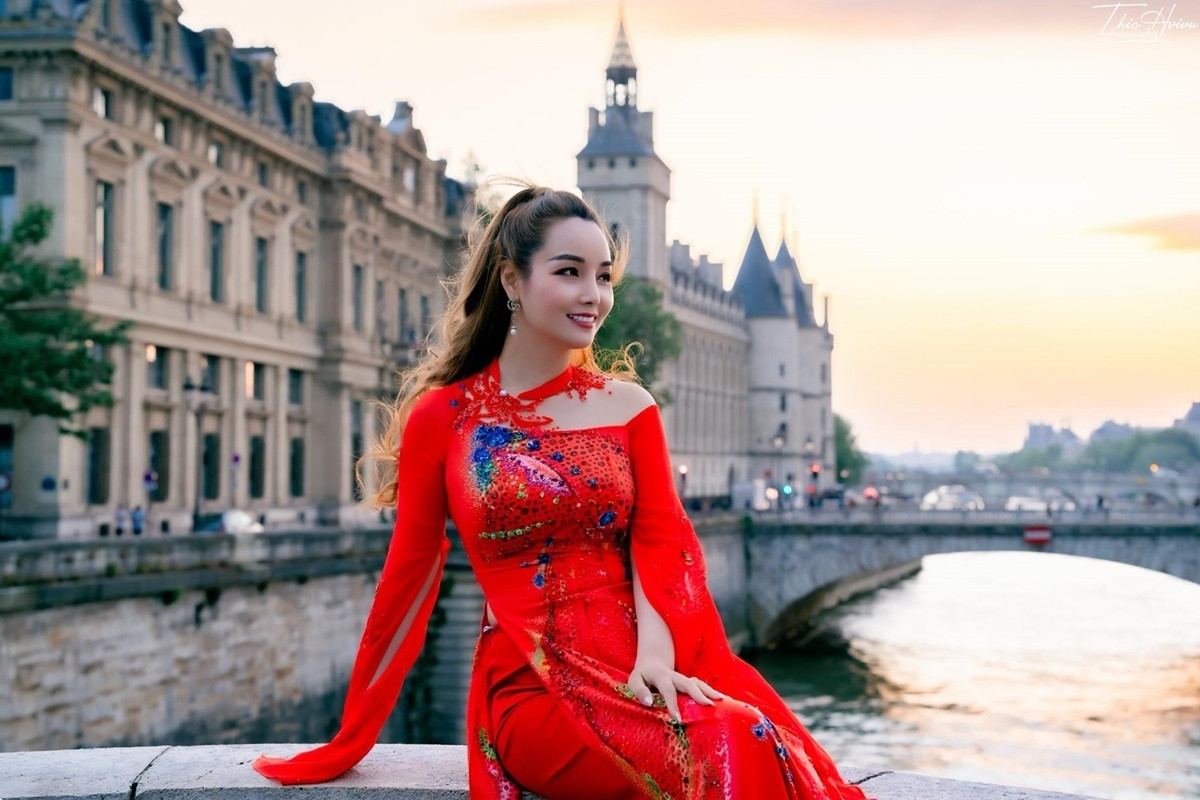 Sao Việt 29/6: Minh Hằng gợi cảm sau sinh, Lý Hùng hội ngộ 'người tình màn ảnh' - 5