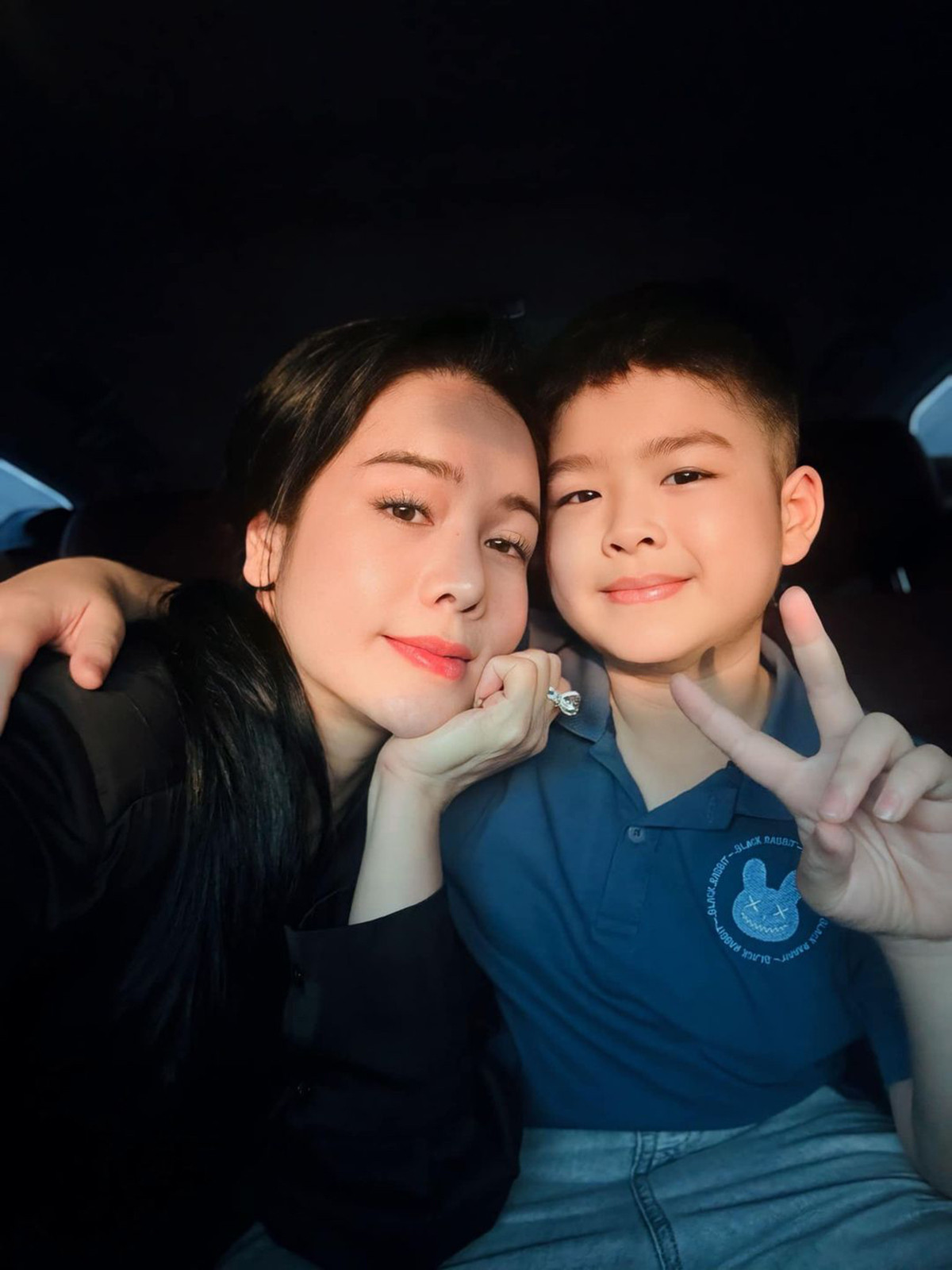 Sao Việt 29/6: Minh Hằng gợi cảm sau sinh, Lý Hùng hội ngộ 'người tình màn ảnh' - 8