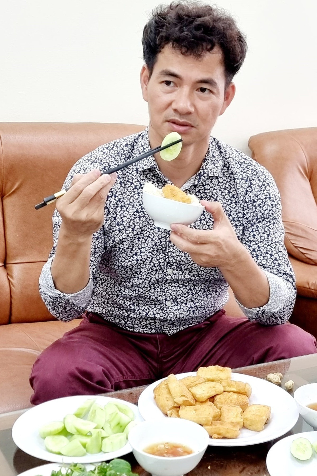 Sao Việt 29/6: Minh Hằng gợi cảm sau sinh, Lý Hùng hội ngộ 'người tình màn ảnh' - 4