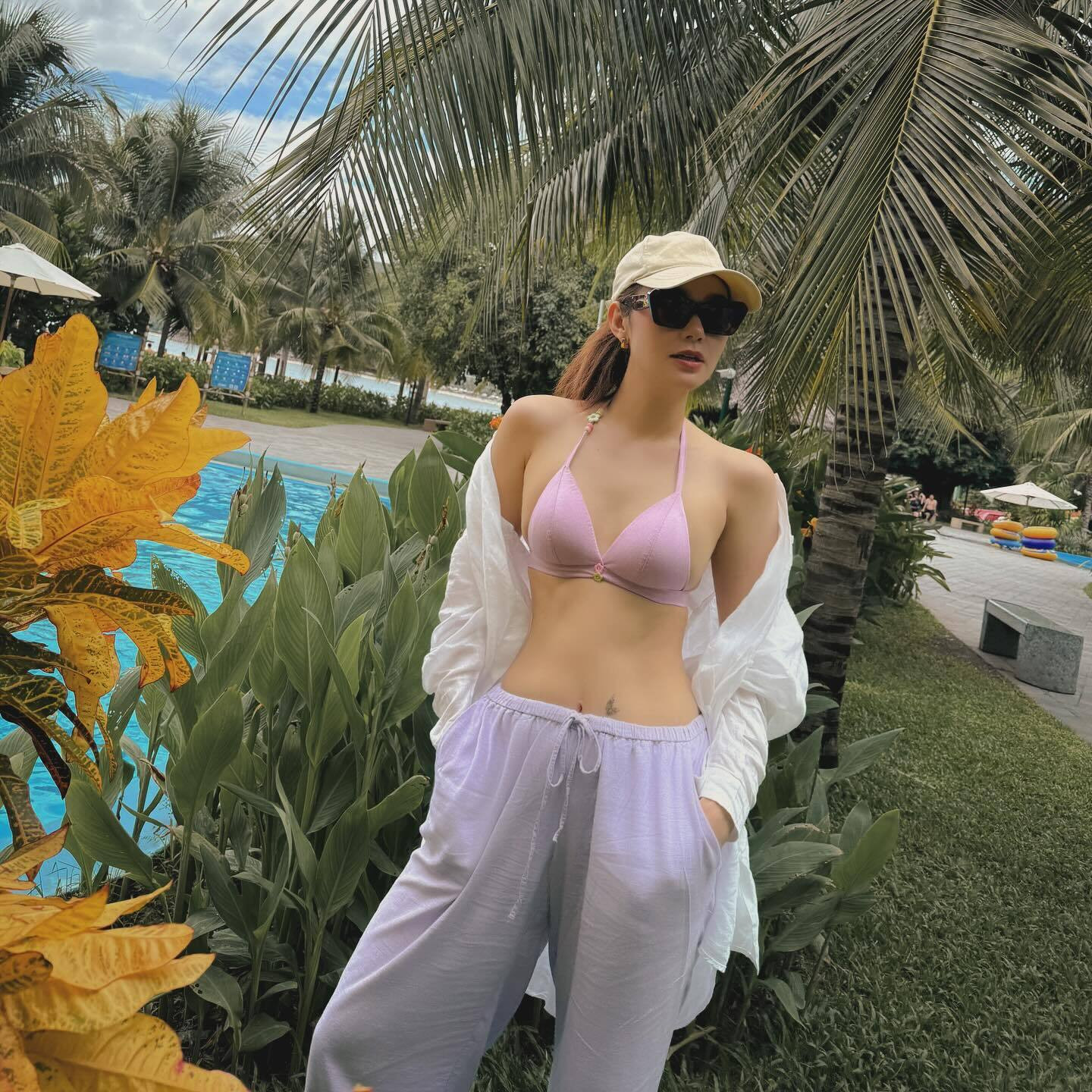 Sao Việt 29/6: Minh Hằng gợi cảm sau sinh, Lý Hùng hội ngộ 'người tình màn ảnh' - 1