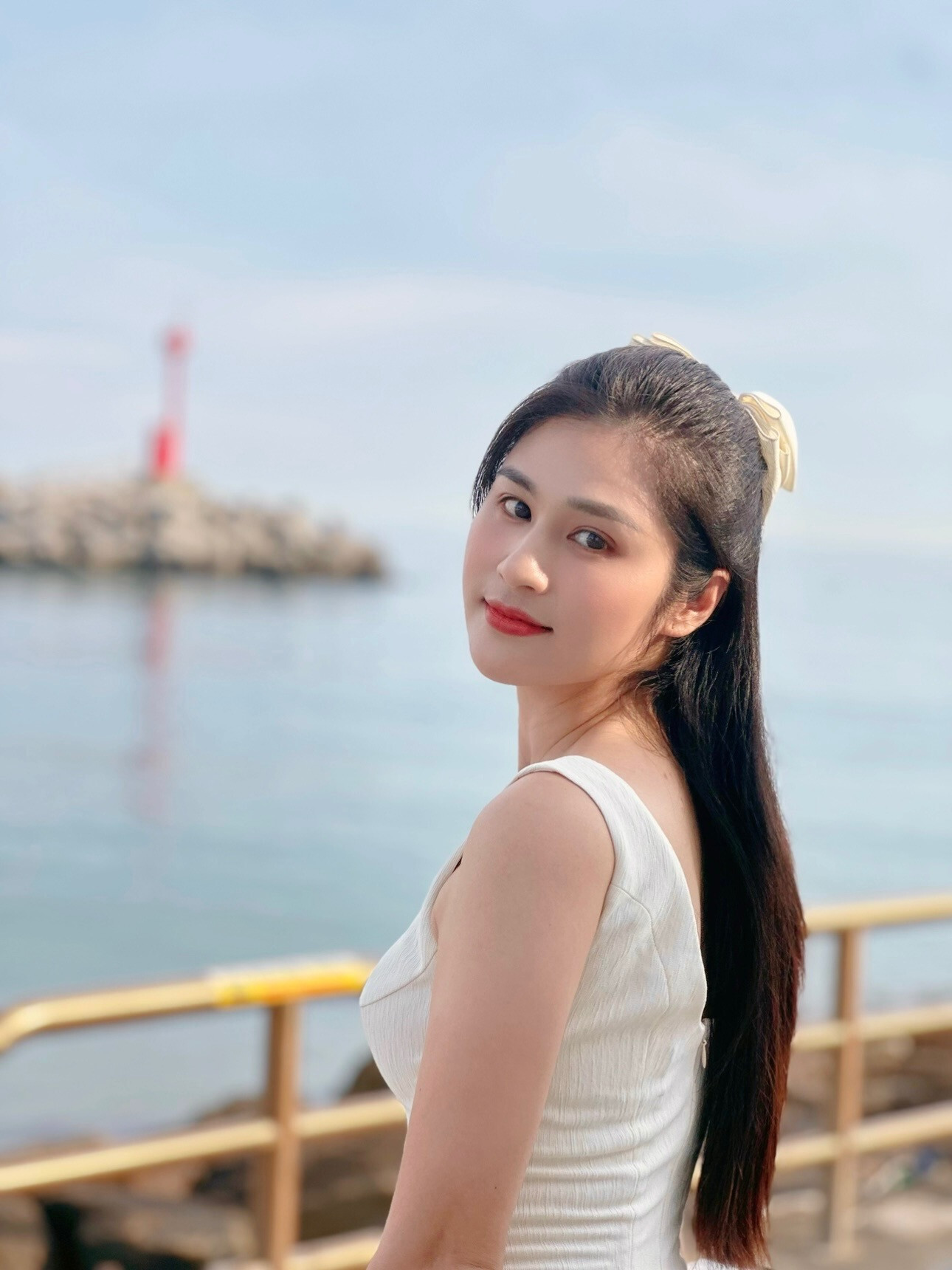 Sao Việt 29/6: Minh Hằng gợi cảm sau sinh, Lý Hùng hội ngộ 'người tình màn ảnh' - 13