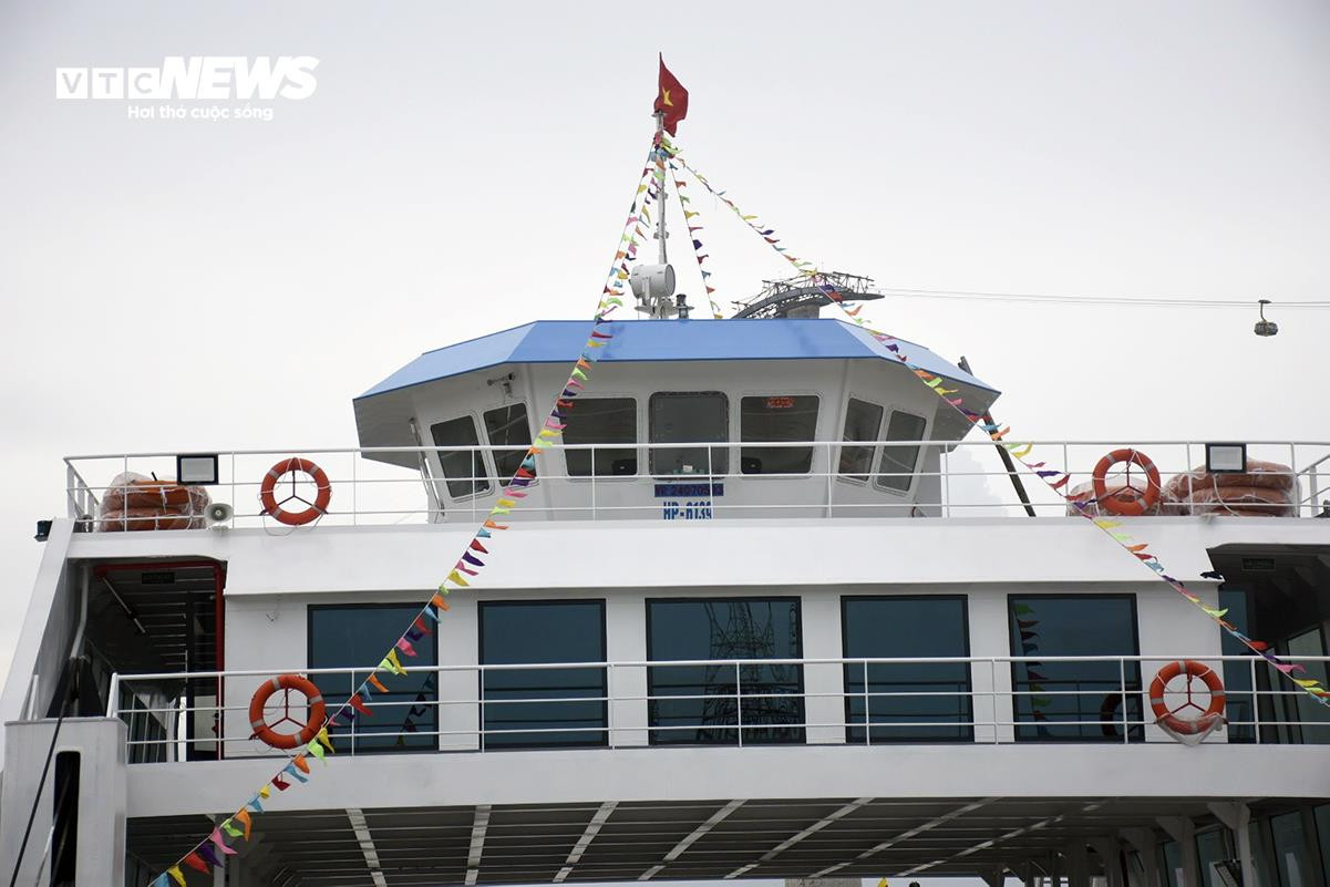Cận cảnh chiếc phà mới dài gần 60m đưa du khách sang đảo Cát Bà - 8