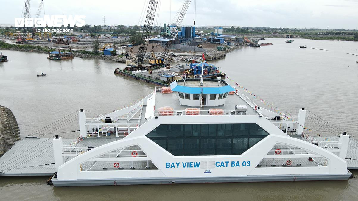 Cận cảnh chiếc phà mới dài gần 60m đưa du khách sang đảo Cát Bà - 6