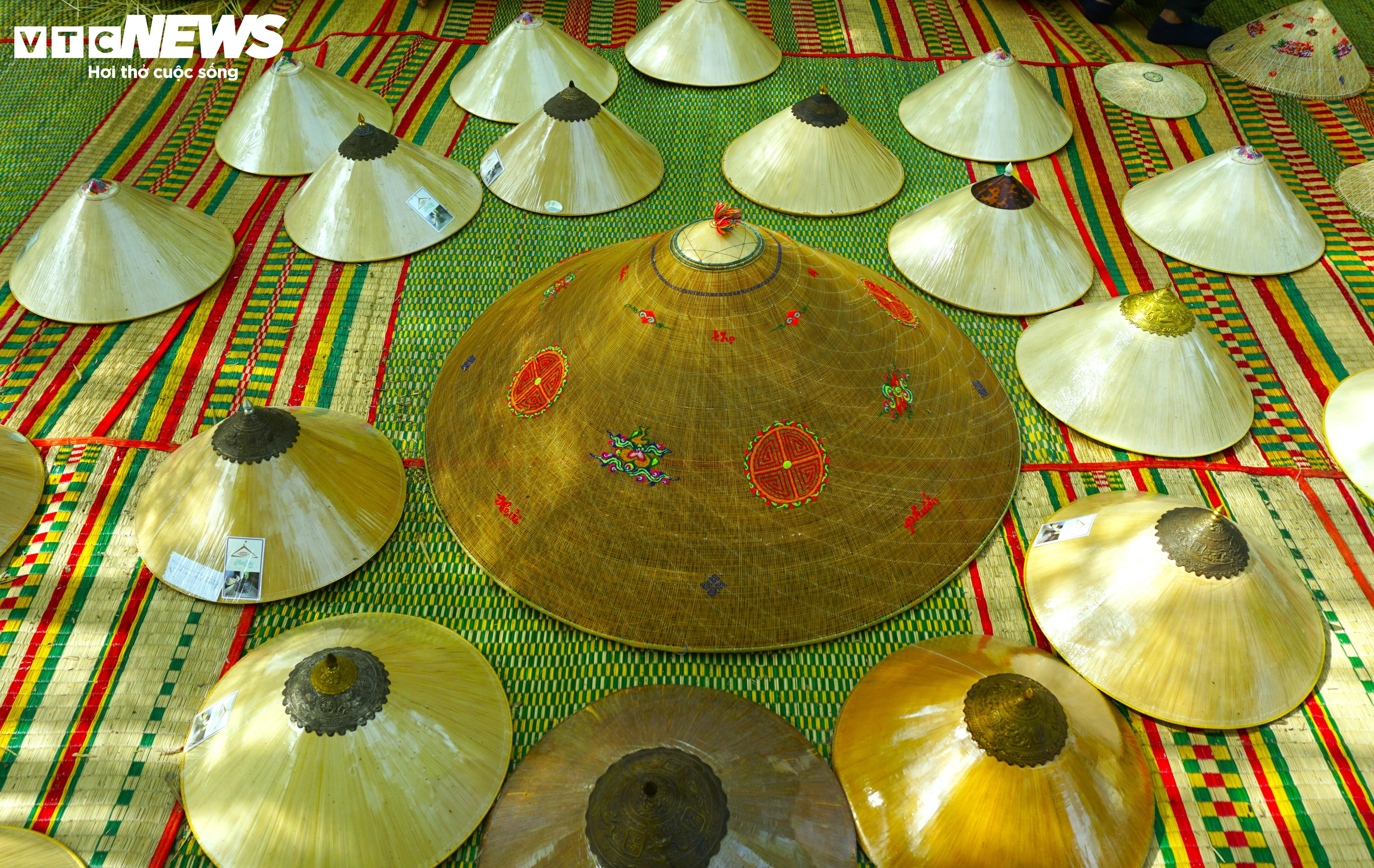 Nón ngựa Phú Gia gần 300 tuổi - 15