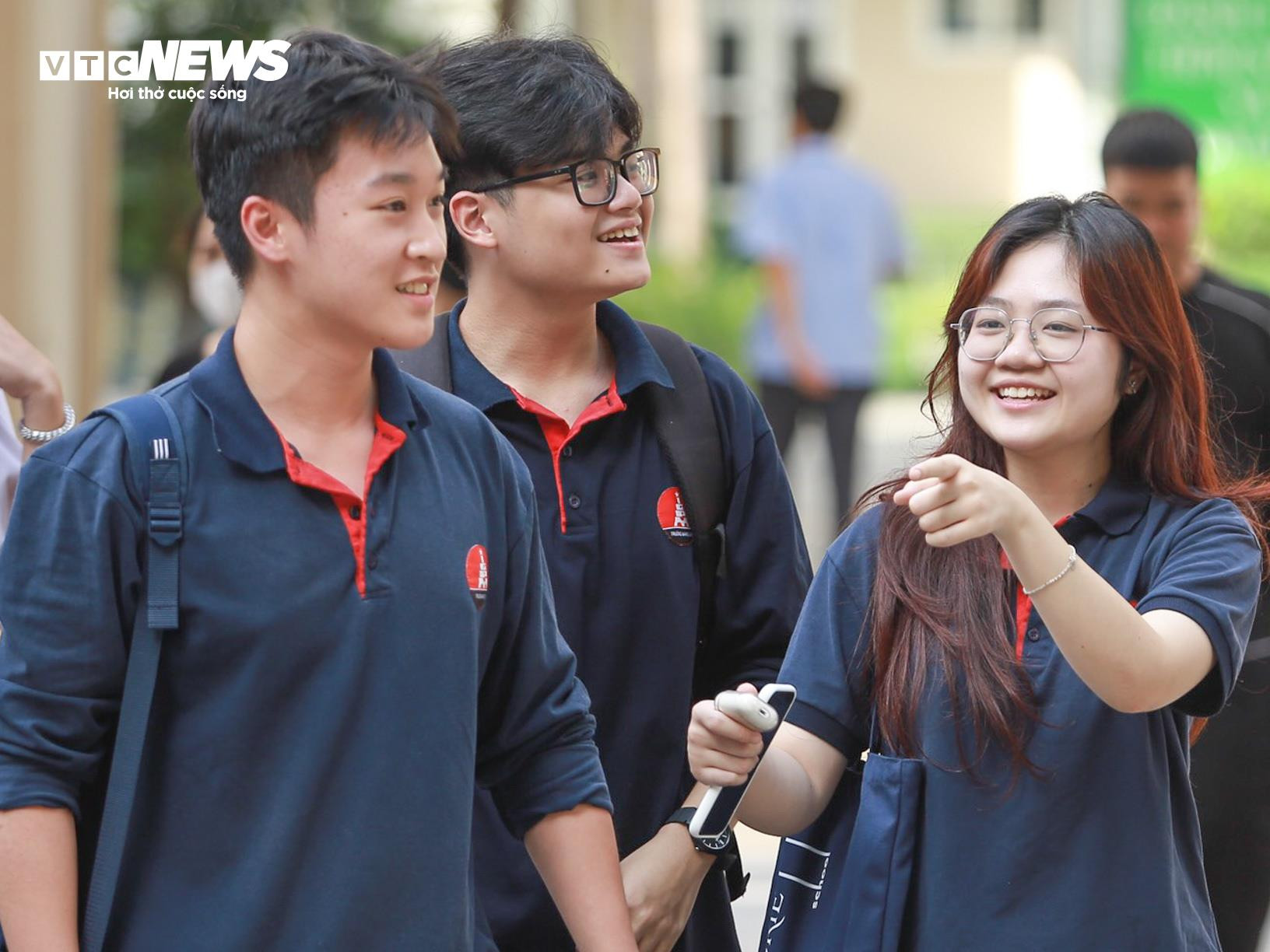 Nhìn lại khoảnh khắc xúc động của kỳ thi tốt nghiệp THPT 2024 - 29