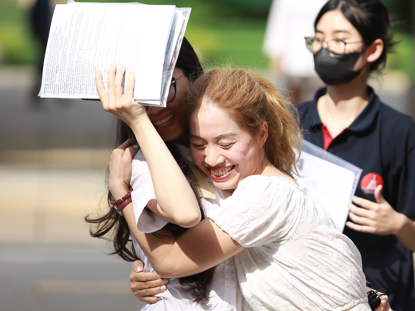 Nhìn lại khoảnh khắc xúc động của kỳ thi tốt nghiệp THPT 2024 - 26