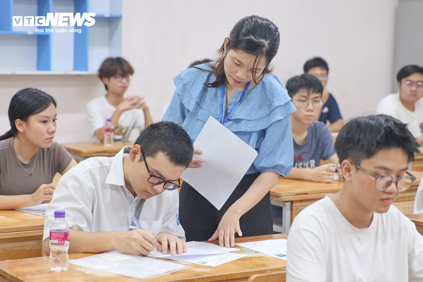 Nhìn lại khoảnh khắc xúc động của kỳ thi tốt nghiệp THPT 2024 - 3