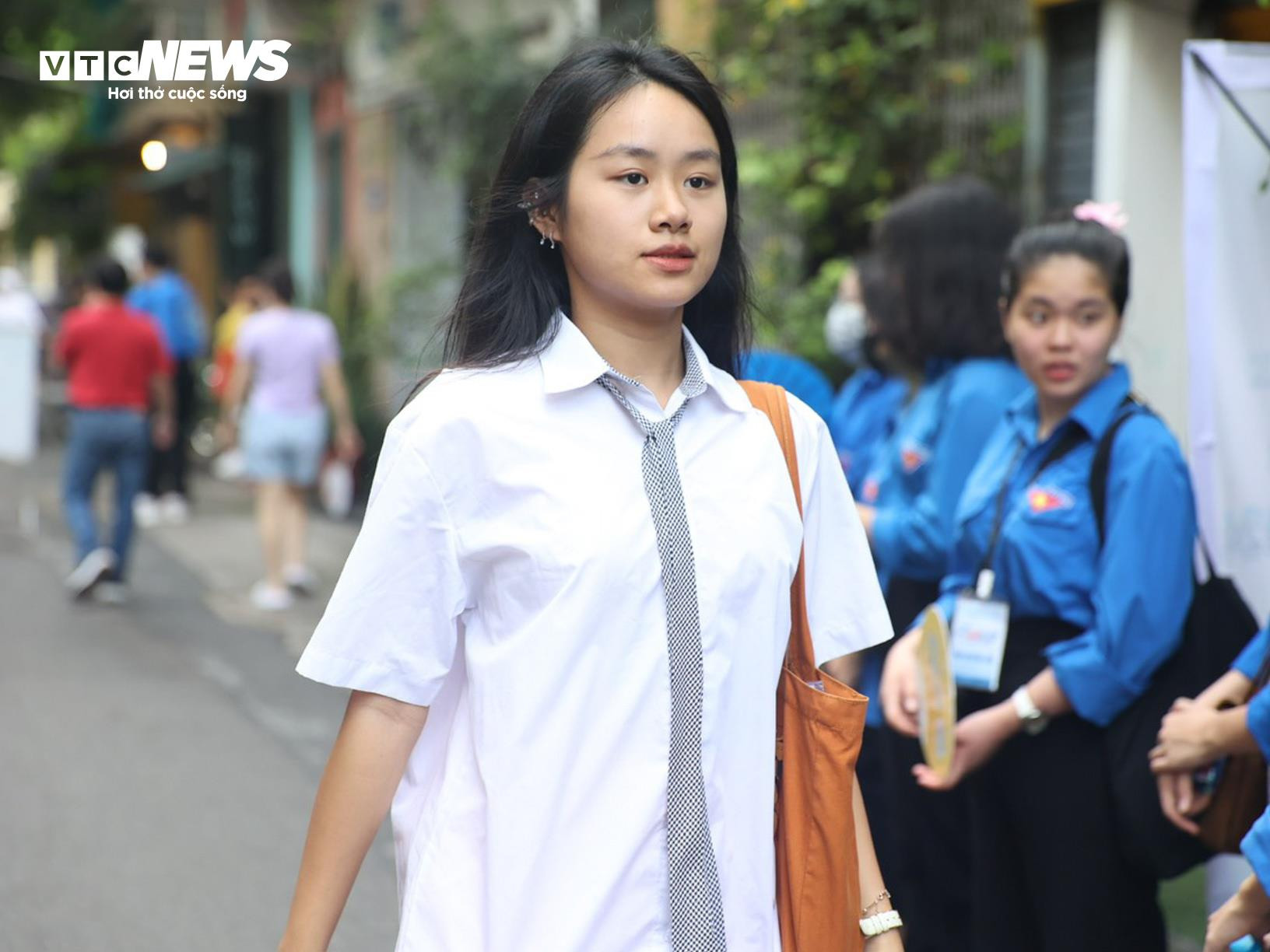 Nhìn lại khoảnh khắc xúc động của kỳ thi tốt nghiệp THPT 2024 - 22