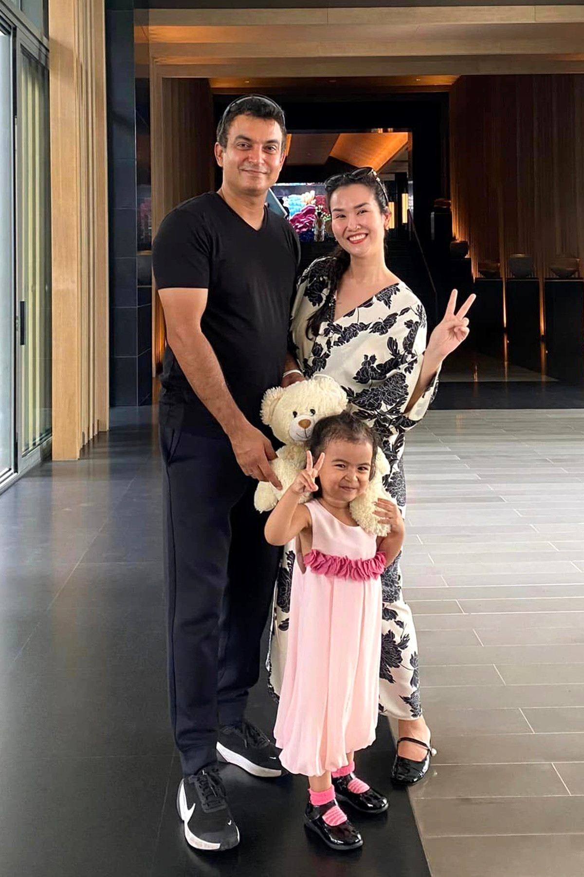 Sao Việt 1/7: Mai Phương Thúy gợi cảm, NSƯT Chí Trung khoe cháu nội mới sinh - 11