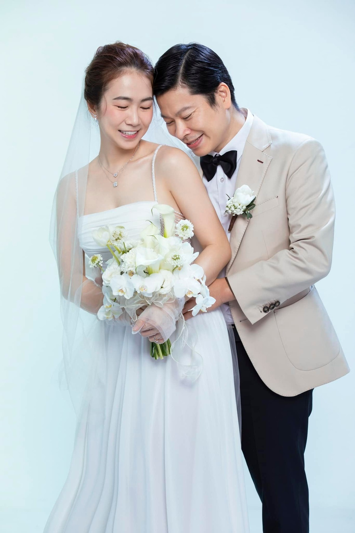 Sao Việt 30/6: Nhã Phương đòi 'cưới lại', Bằng Kiều tình tứ bên vợ mới - 6