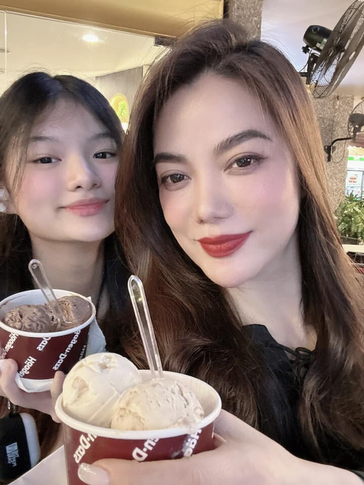 Sao Việt 1/7: Mai Phương Thúy gợi cảm, NSƯT Chí Trung khoe cháu nội mới sinh - 5