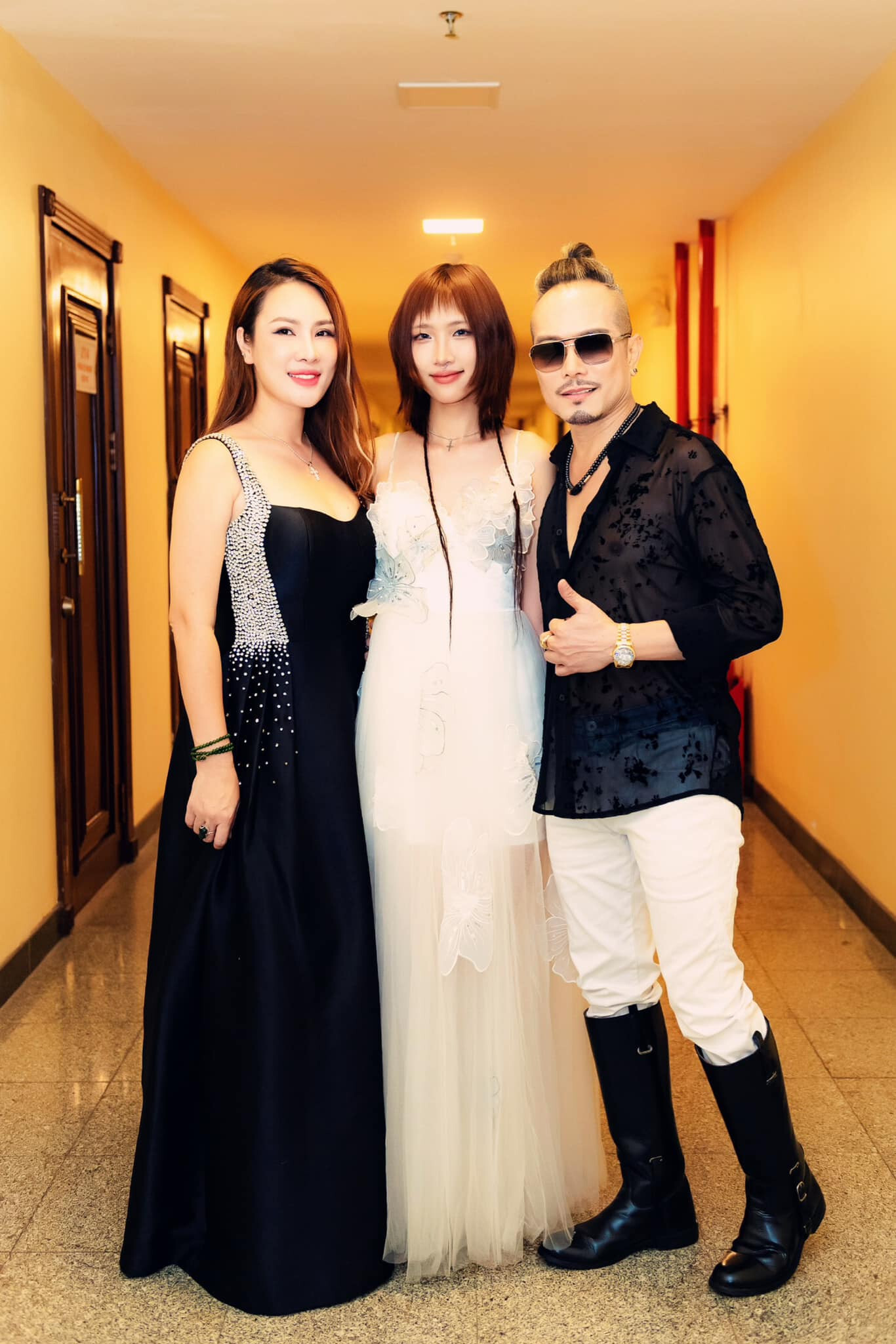 Sao Việt 1/7: Mai Phương Thúy gợi cảm, NSƯT Chí Trung khoe cháu nội mới sinh - 4