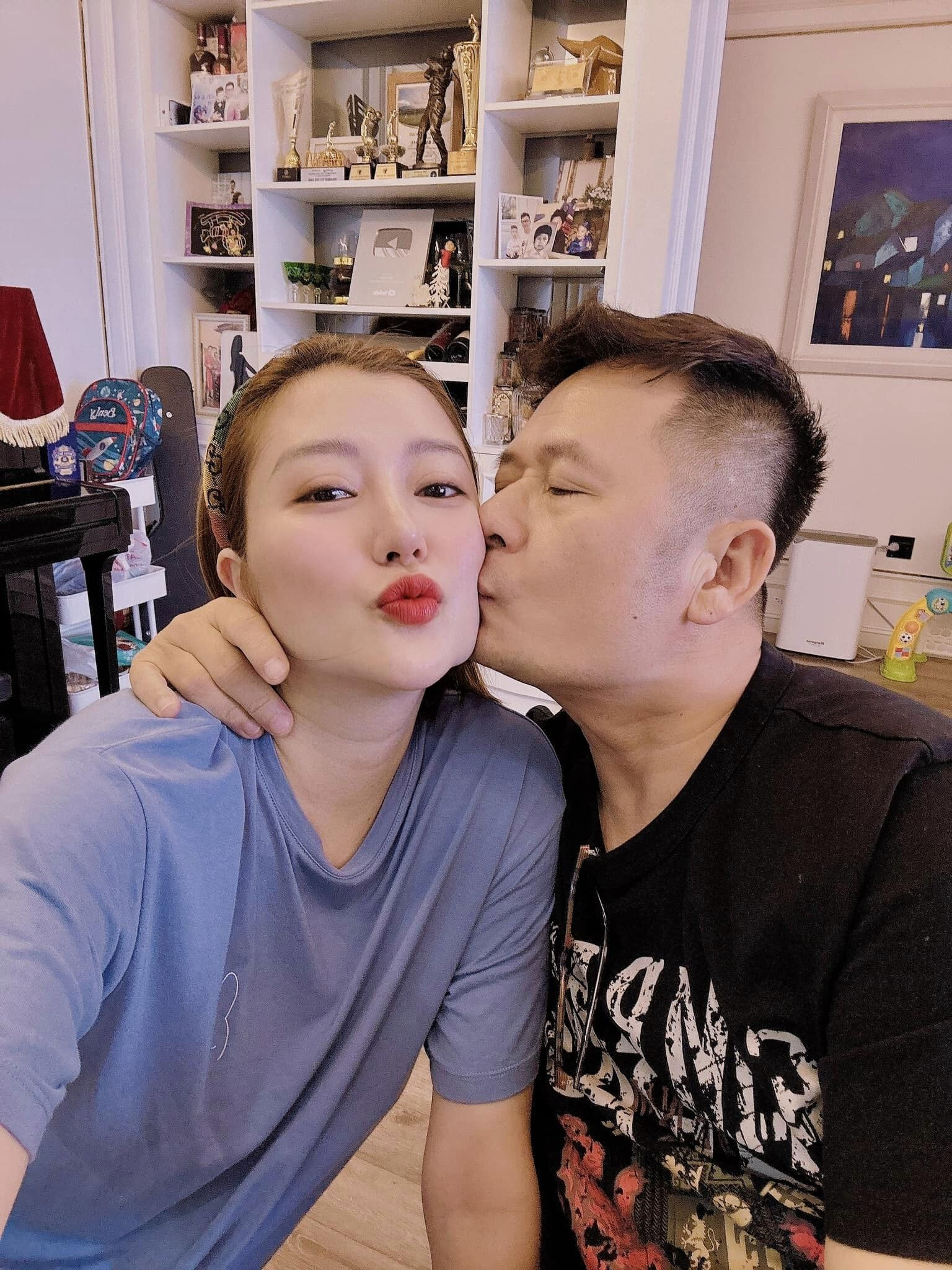 Sao Việt 30/6: Nhã Phương đòi 'cưới lại', Bằng Kiều tình tứ bên vợ mới - 4