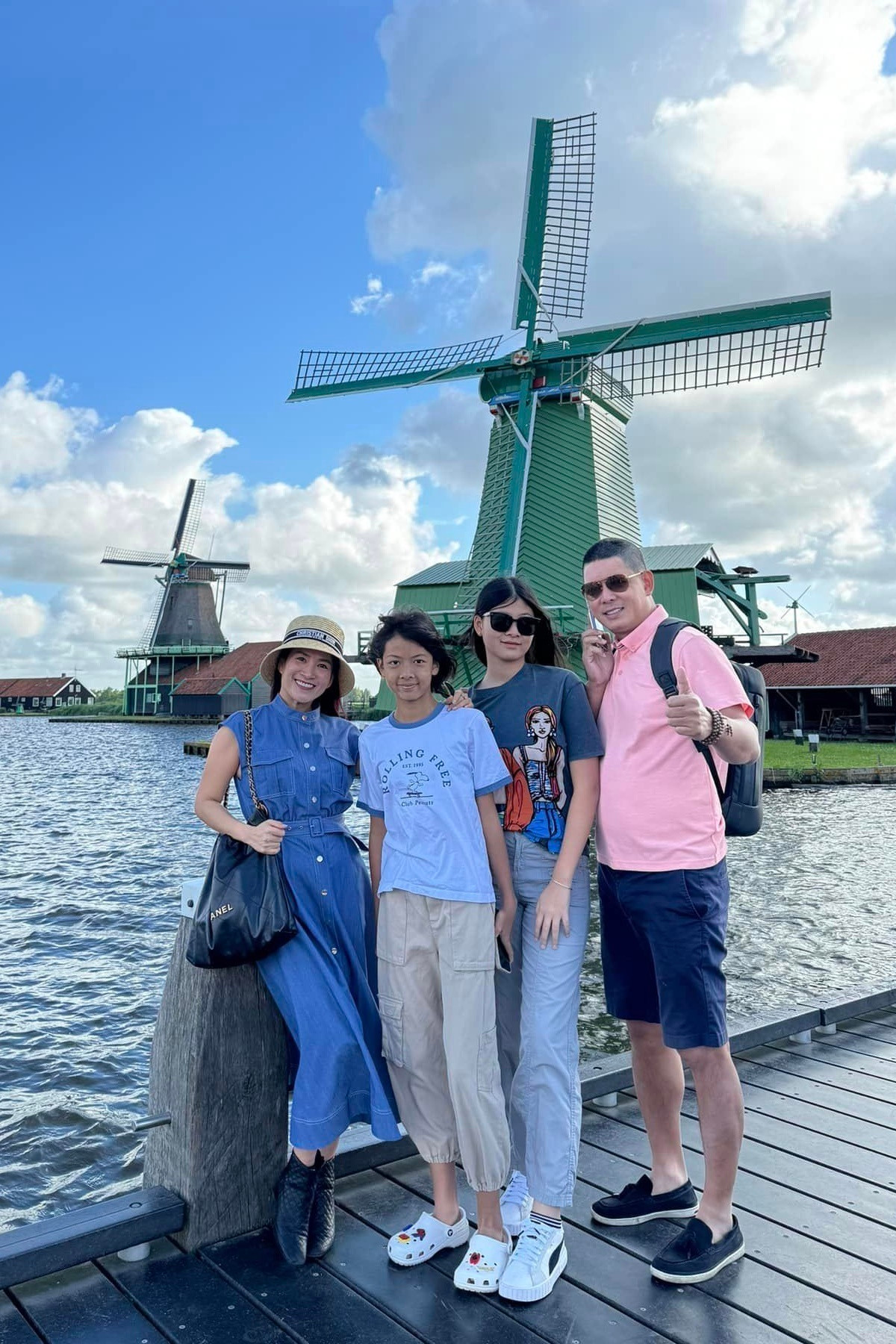 Sao Việt 1/7: Mai Phương Thúy gợi cảm, NSƯT Chí Trung khoe cháu nội mới sinh - 13