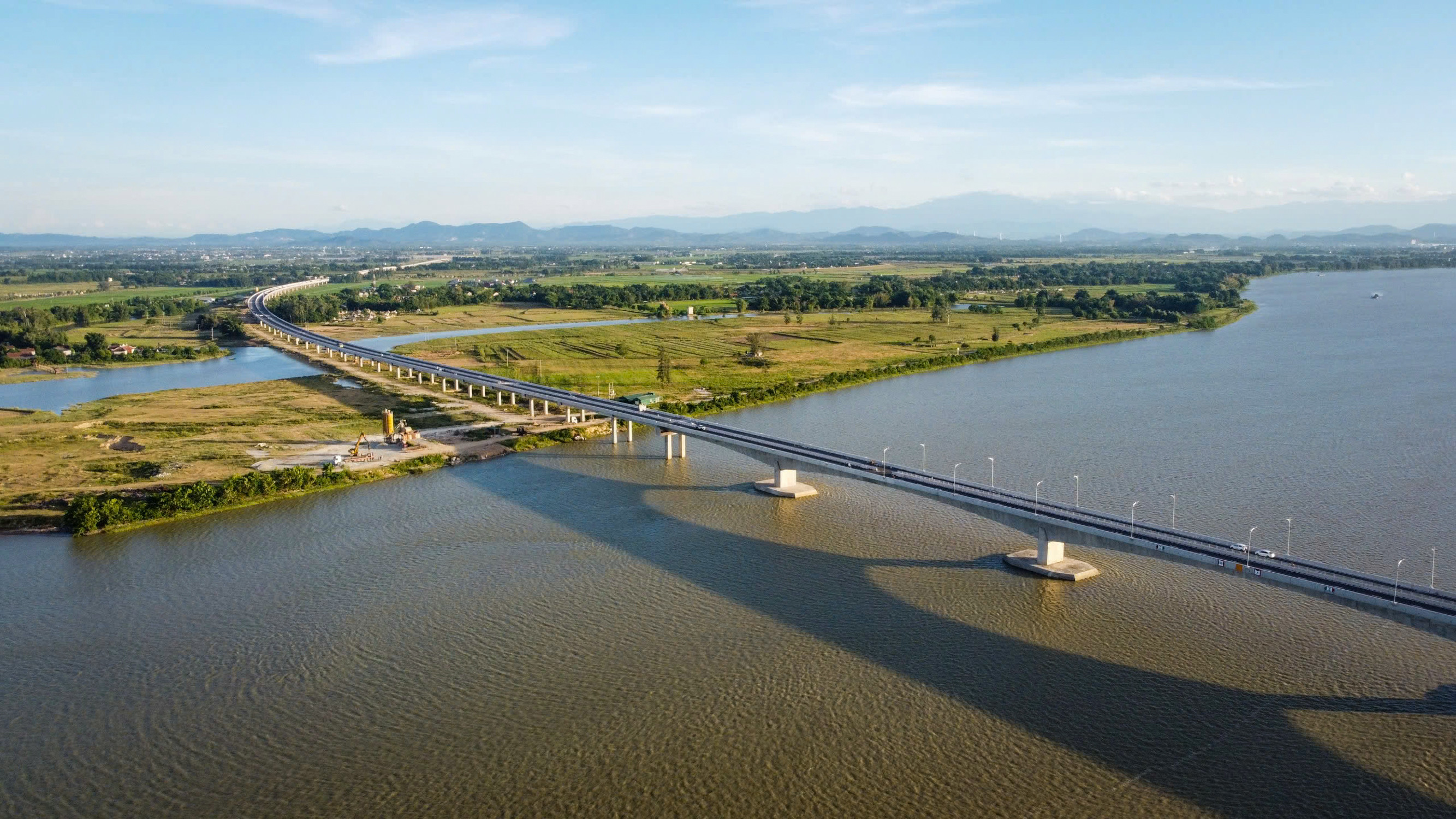 Cận cảnh 19 km cuối cùng trên cao tốc Diễn Châu – Bãi Vọt thông xe sáng nay - 5