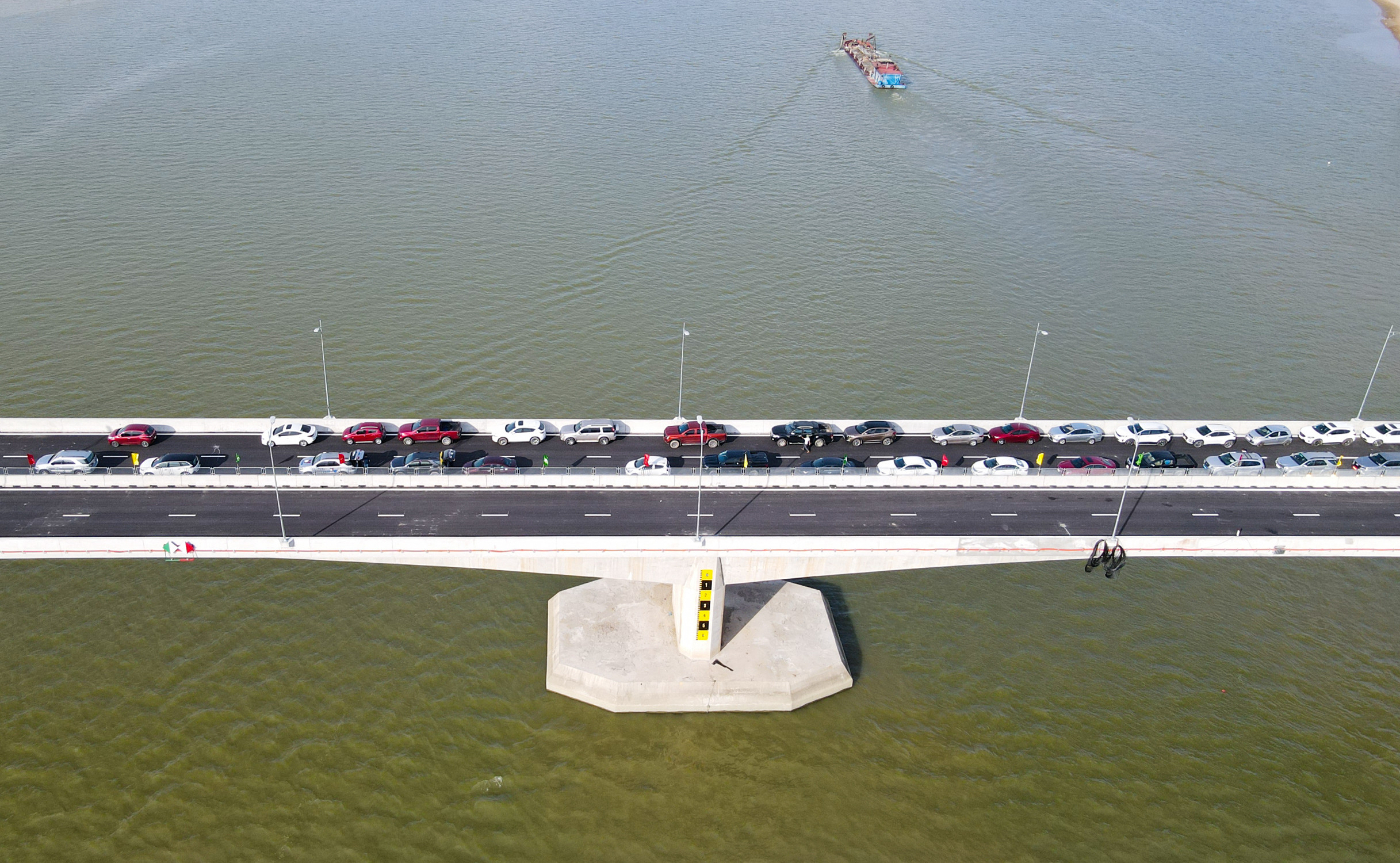 Cận cảnh 19 km cuối cùng trên cao tốc Diễn Châu – Bãi Vọt thông xe sáng nay - 6