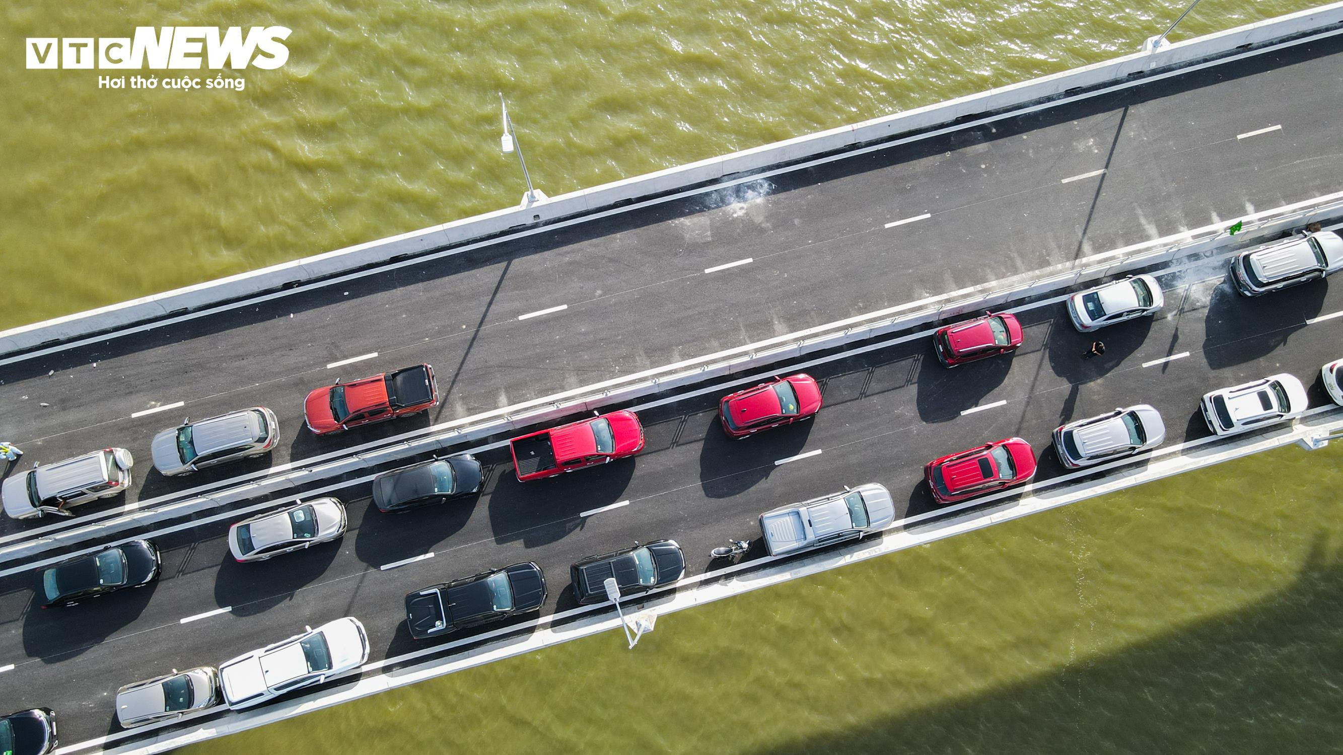 Cận cảnh 19 km cuối cùng trên cao tốc Diễn Châu – Bãi Vọt thông xe sáng nay - 15