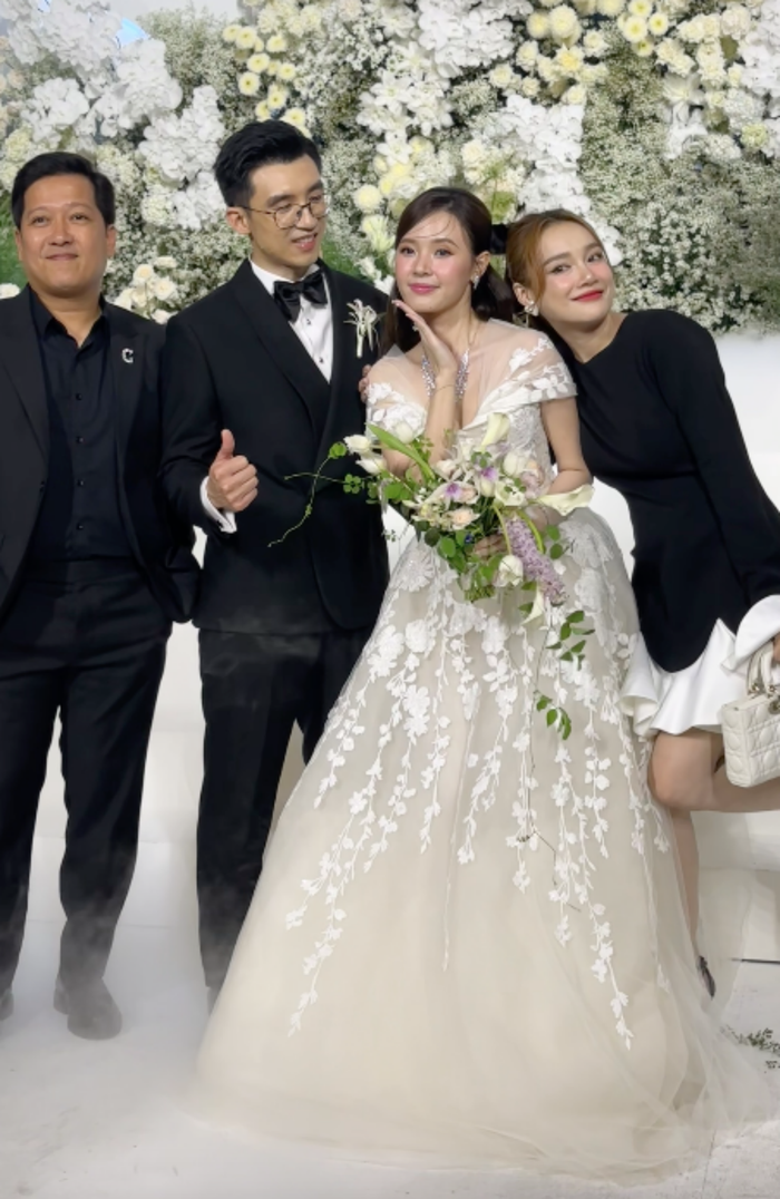 Sao Việt 30/6: Nhã Phương đòi 'cưới lại', Bằng Kiều tình tứ bên vợ mới - 1