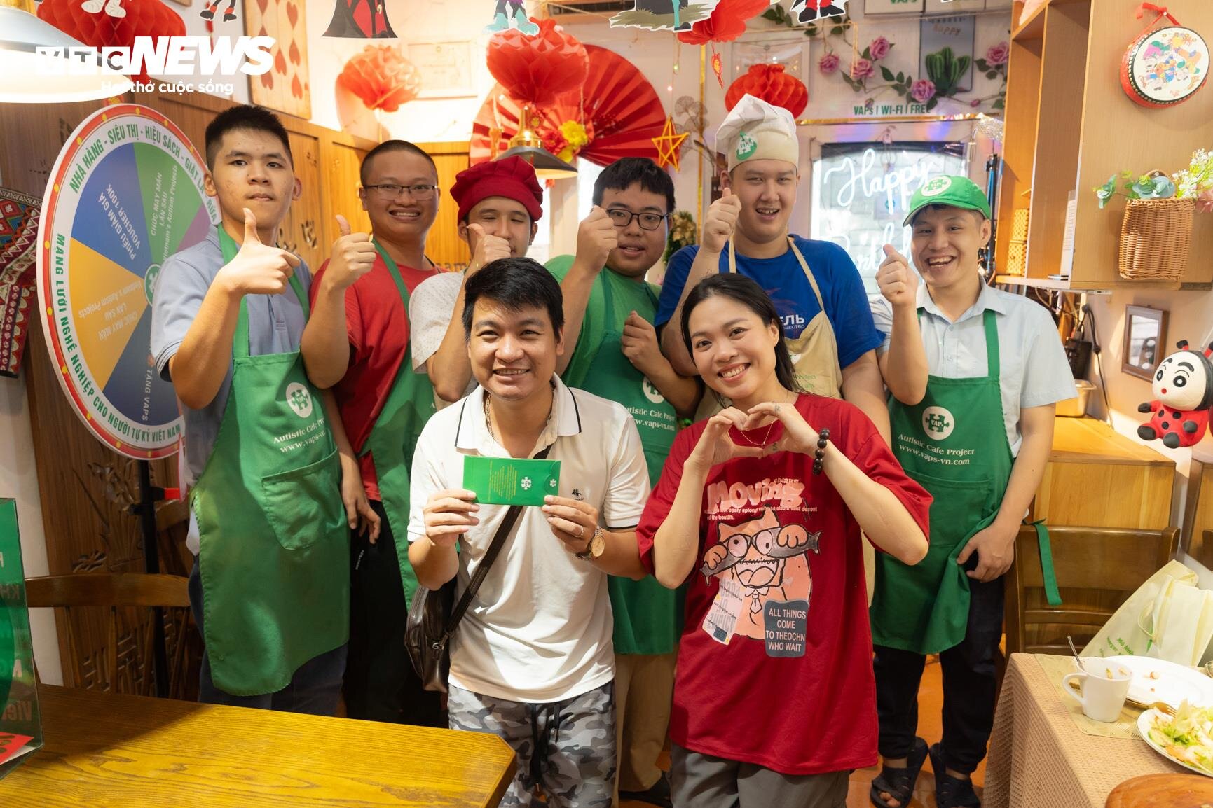 Thưởng thức cà phê, pizza tại 'nhà hàng hạnh phúc' của những người tự kỷ - 18