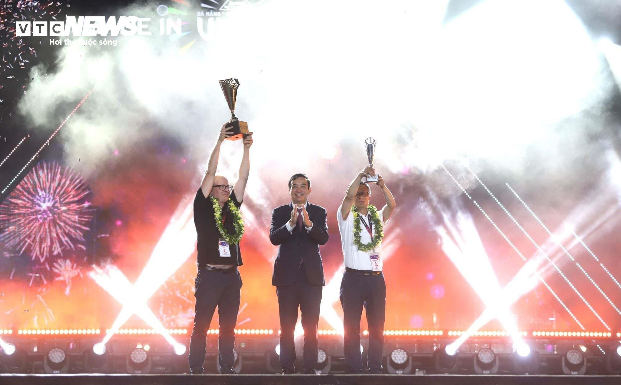 Trình diễn bùng nổ, đội pháo hoa Phần Lan vô địch DIFF 2024 - 10